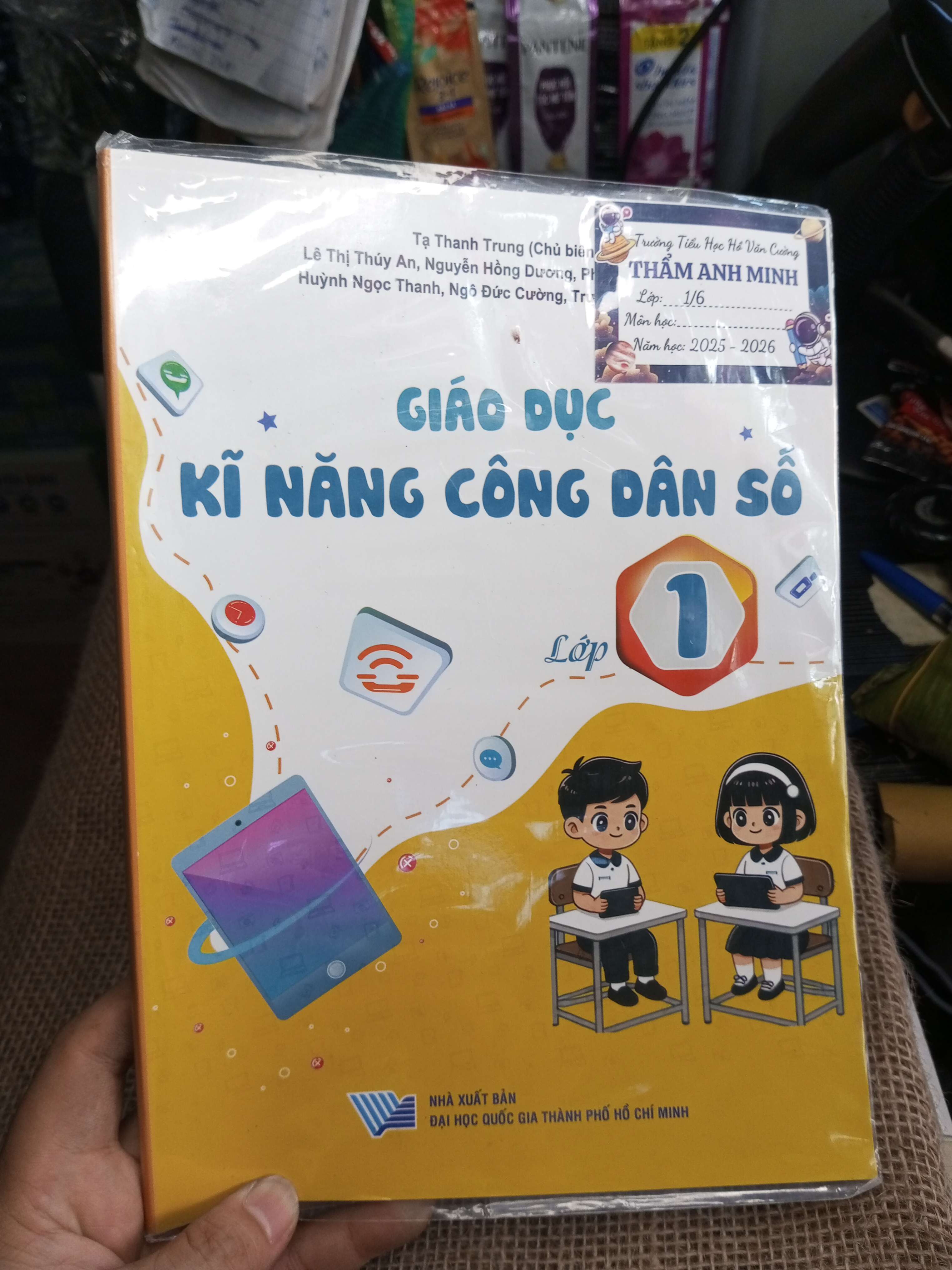 Giáo dục Kĩ năng công dân số Lớp 1 2025 mới 90% (Sách giáo khoa - giáo trình) HLSC
