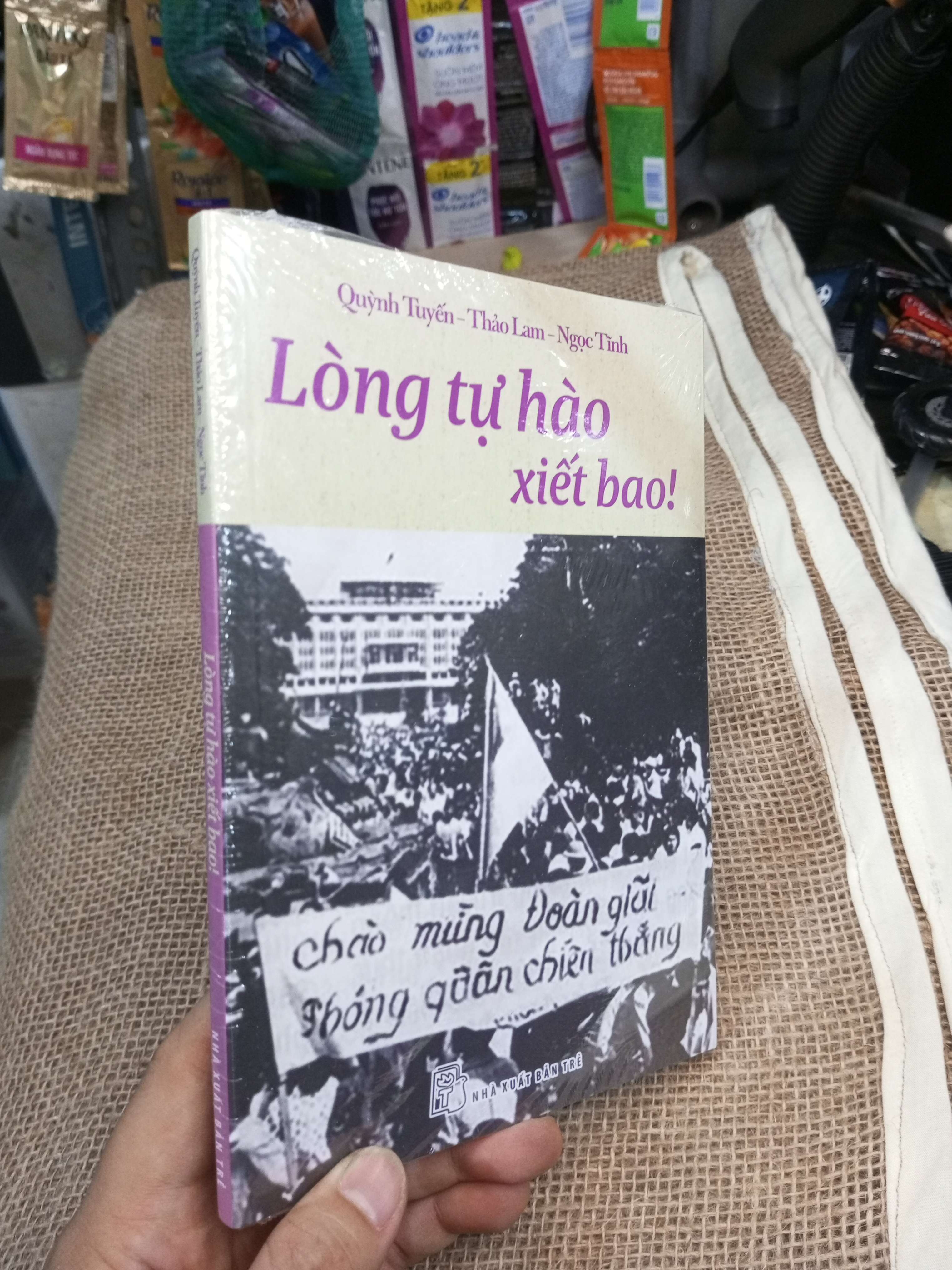 Lòng Tự Hào Xiết Bao! - Quỳnh Tuyến, Thảo Lam, Ngọc Tình mới 100% (Sách văn học) HMT