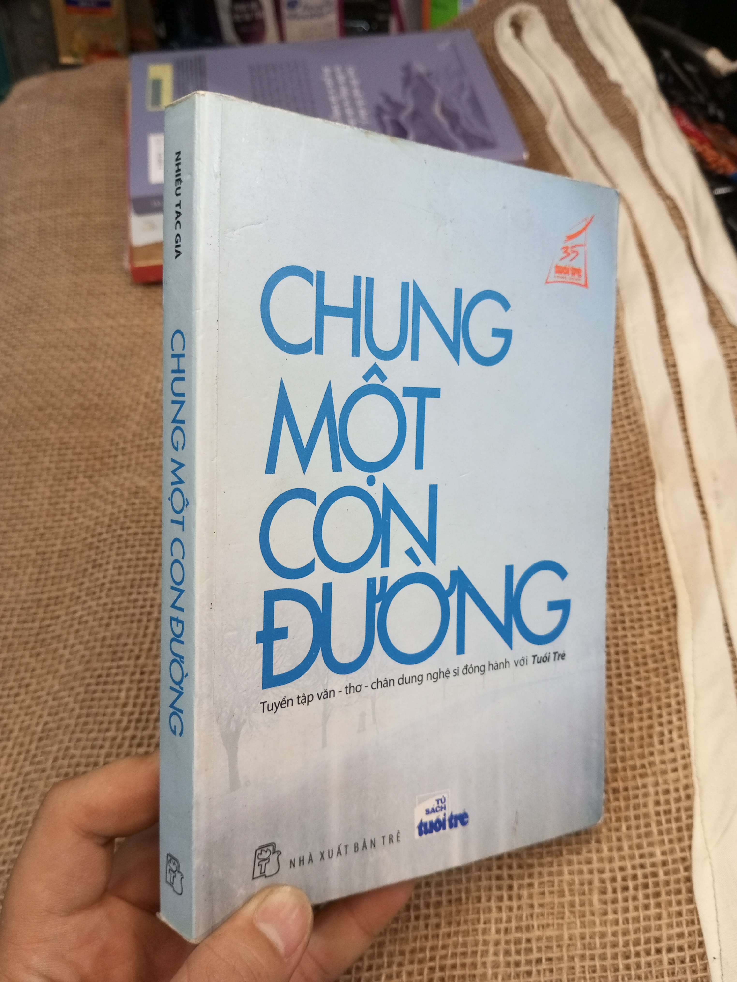 Chung Một Con Đường - Nhiều Tác Giả 2010 mới 80% ố nhẹ (Sách văn học) HMT