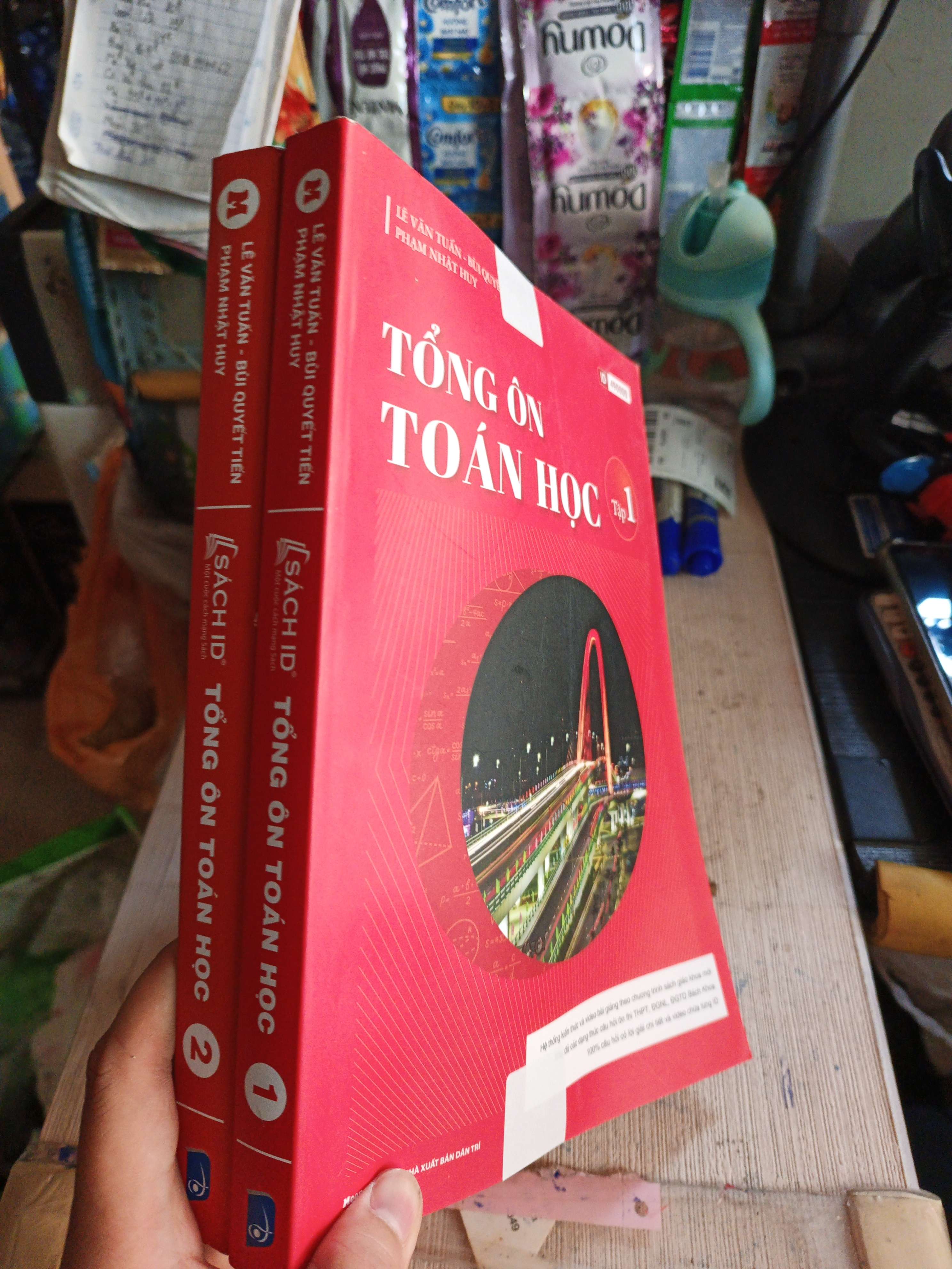 2 cuốn tổng ôn toán học Tập 1+2 2025 mới 90% 360 (Tham khảo - luyện thi) HLSC