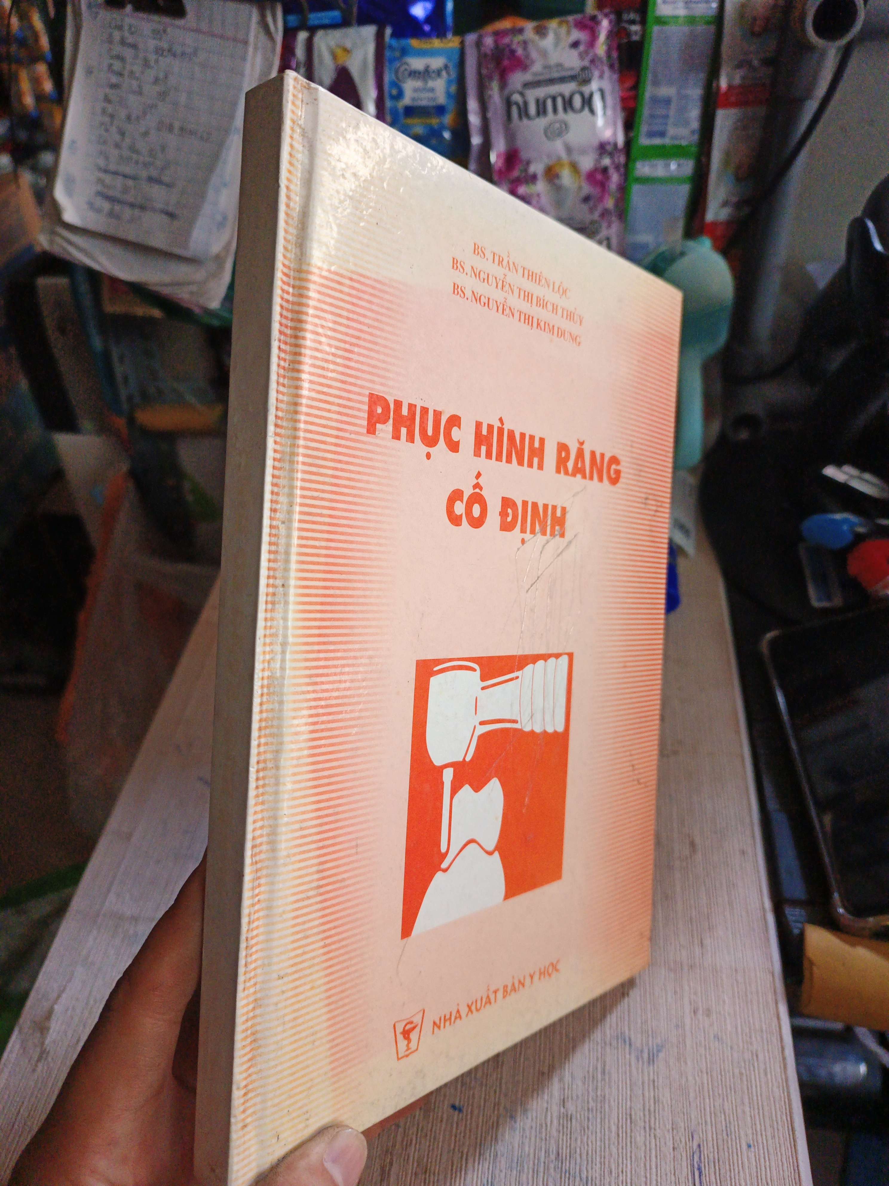 Phục Hình Răng Cố Định - Trần Thiên Lộc, Nguyễn Thị Bích Thủy, Nguyễn Thị Kim Dung 2004 mới 80% ố ẫm nhẹ (Sách Y học - Sức khỏe - Thể thao) HLSC