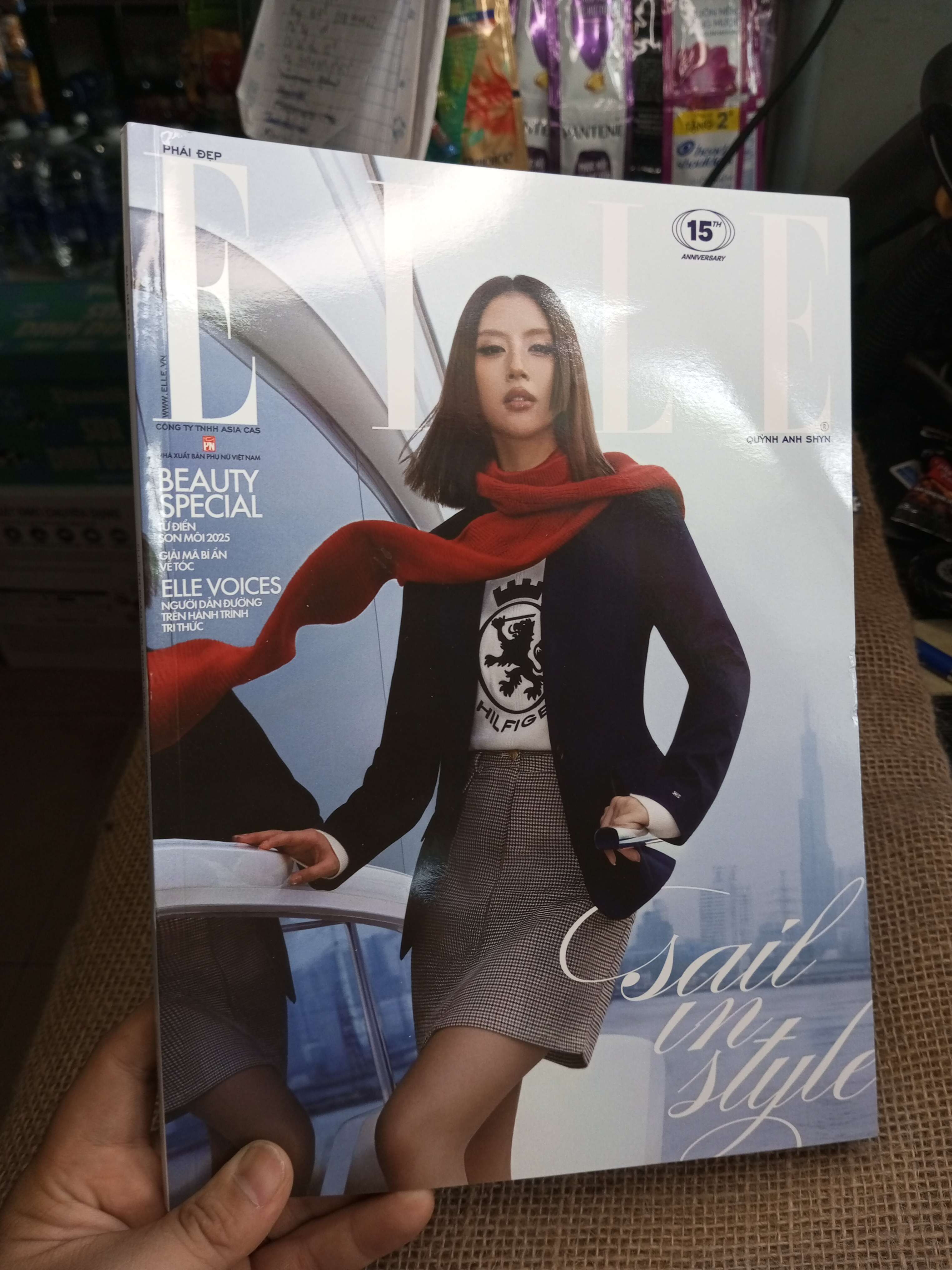 Phái Đẹp Elle Việt Nam - Quỳnh Anh Shyn - Sail In Style (Tạp chí) HMT