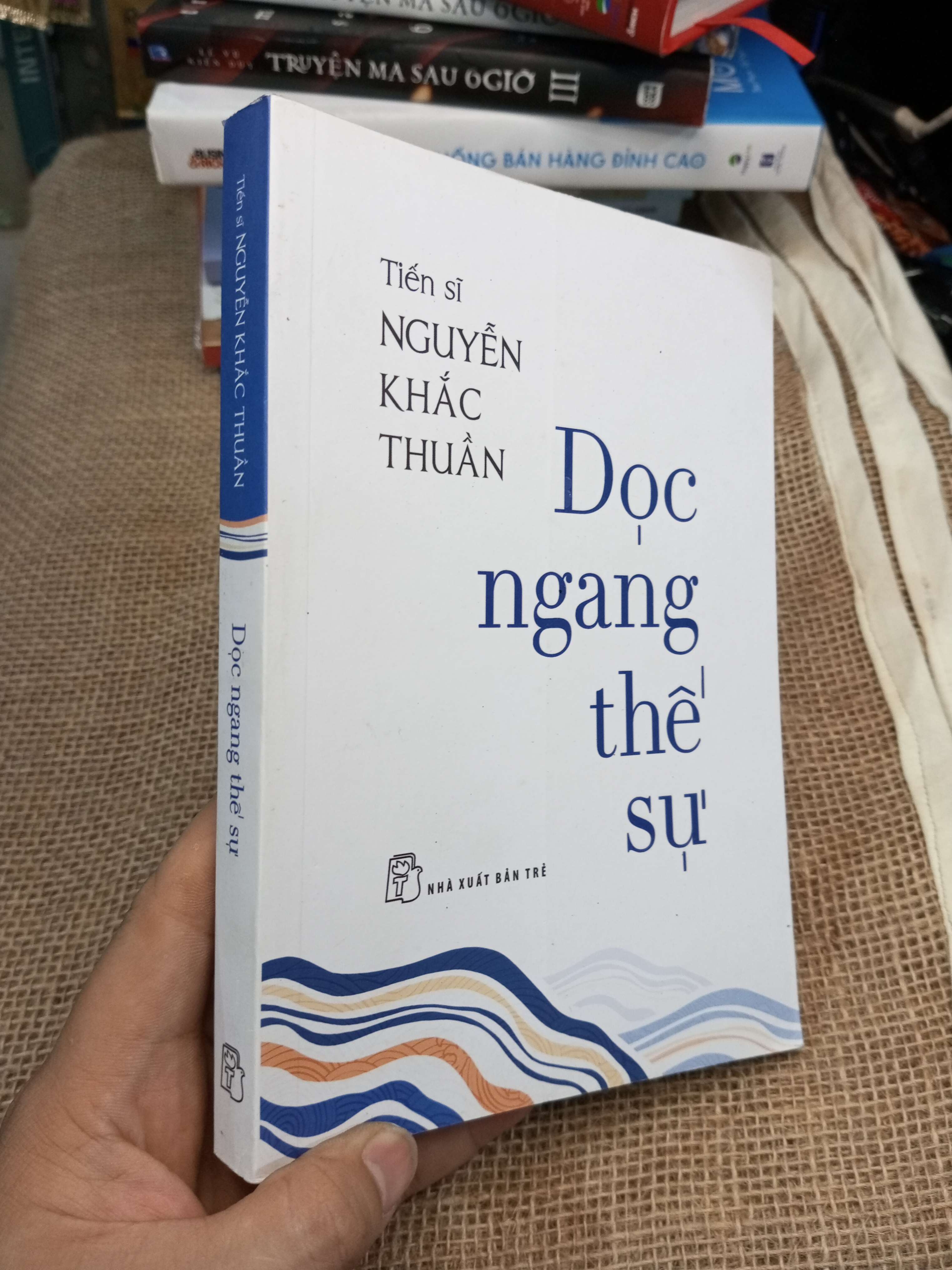 Dọc Ngang Thế Sự - Tiến Sĩ Nguyễn Khắc Thuần 2021 mới 90% (Sách văn học) HMT