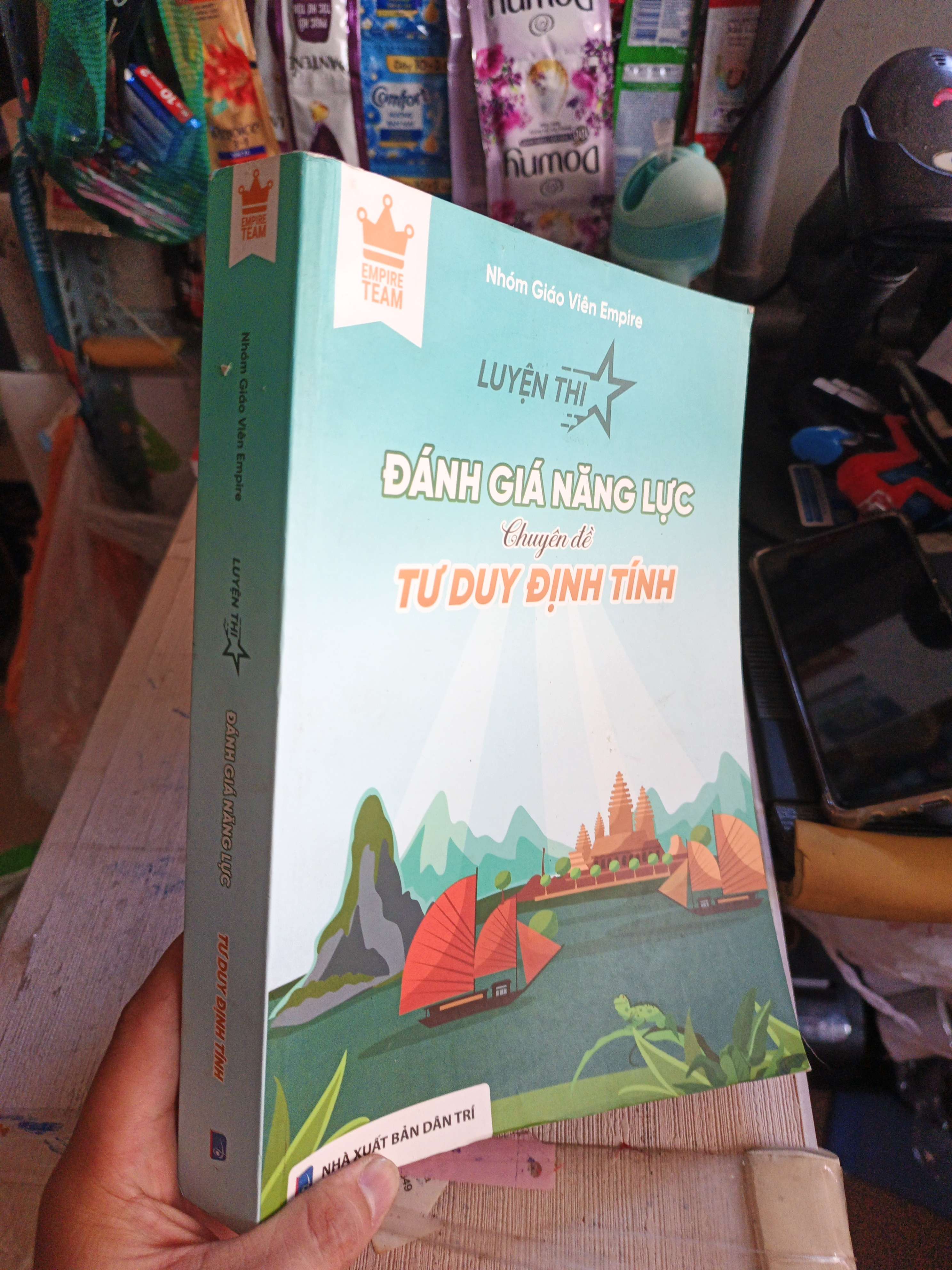Luyện Thi Đánh Giá Năng Lực Chuyên Đề Tư Duy Định Tính - Nhóm Giáo Viên Empire 2025 mới 90% (Tham khảo - luyện thi) HLSC