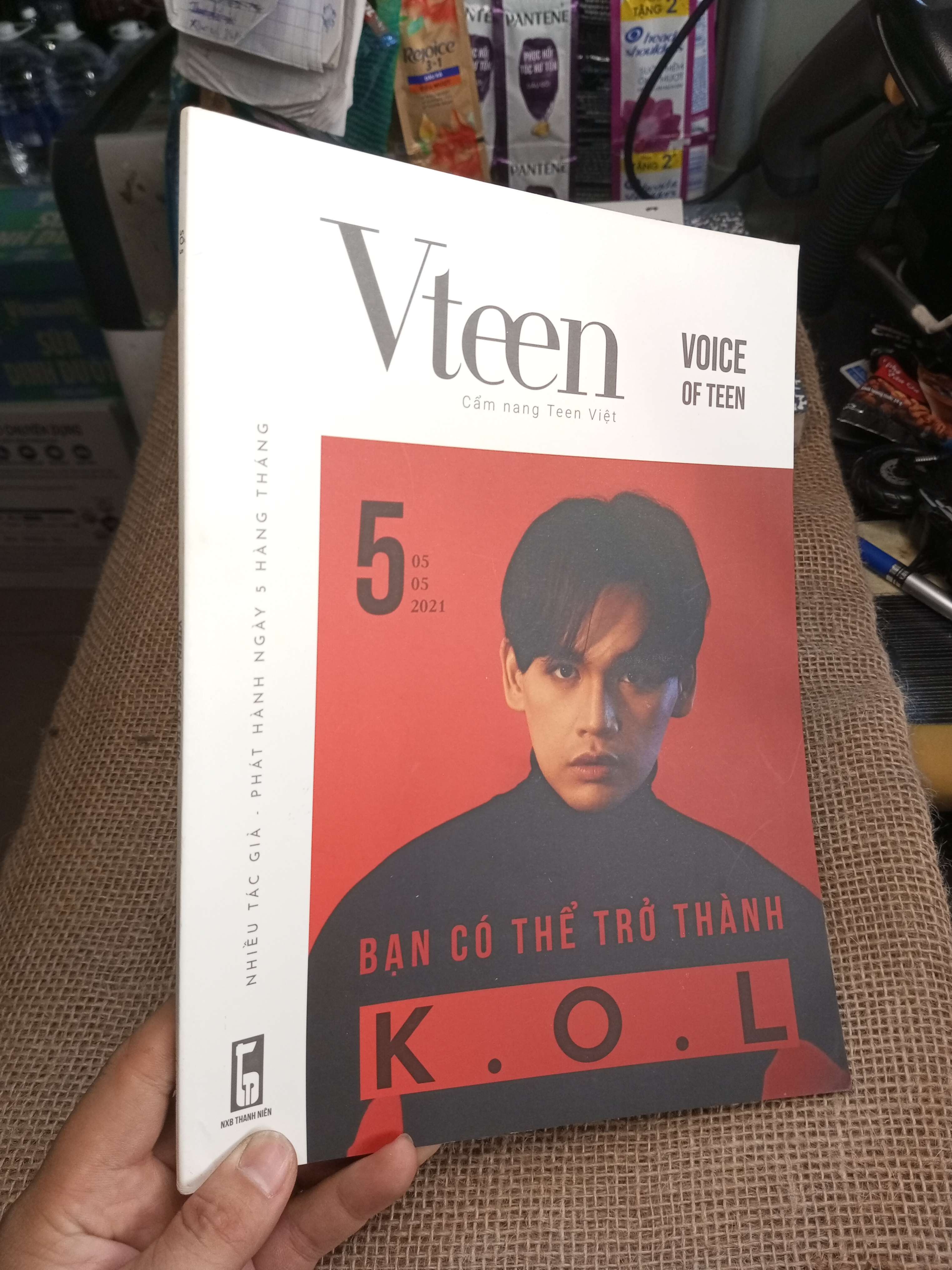 Vteen Cẩm Nang Teen Việt Số 5 - Bạn Có Thể Trở Thành K.O.L (Tạp chí) HMT