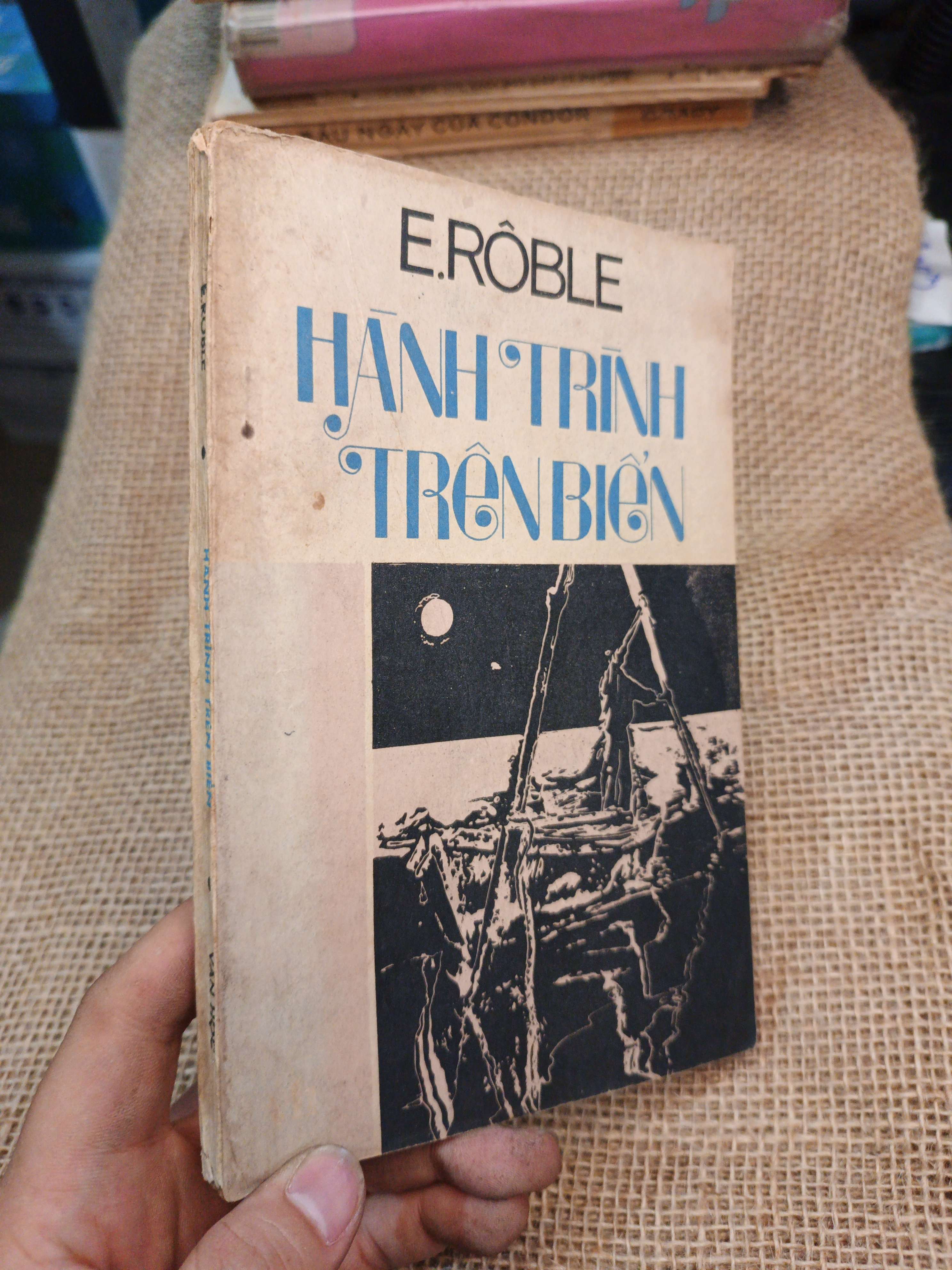 Hành Trình Trên Biển - E. Rôble 1987 mới 80% ố (Sách văn học) HLSC