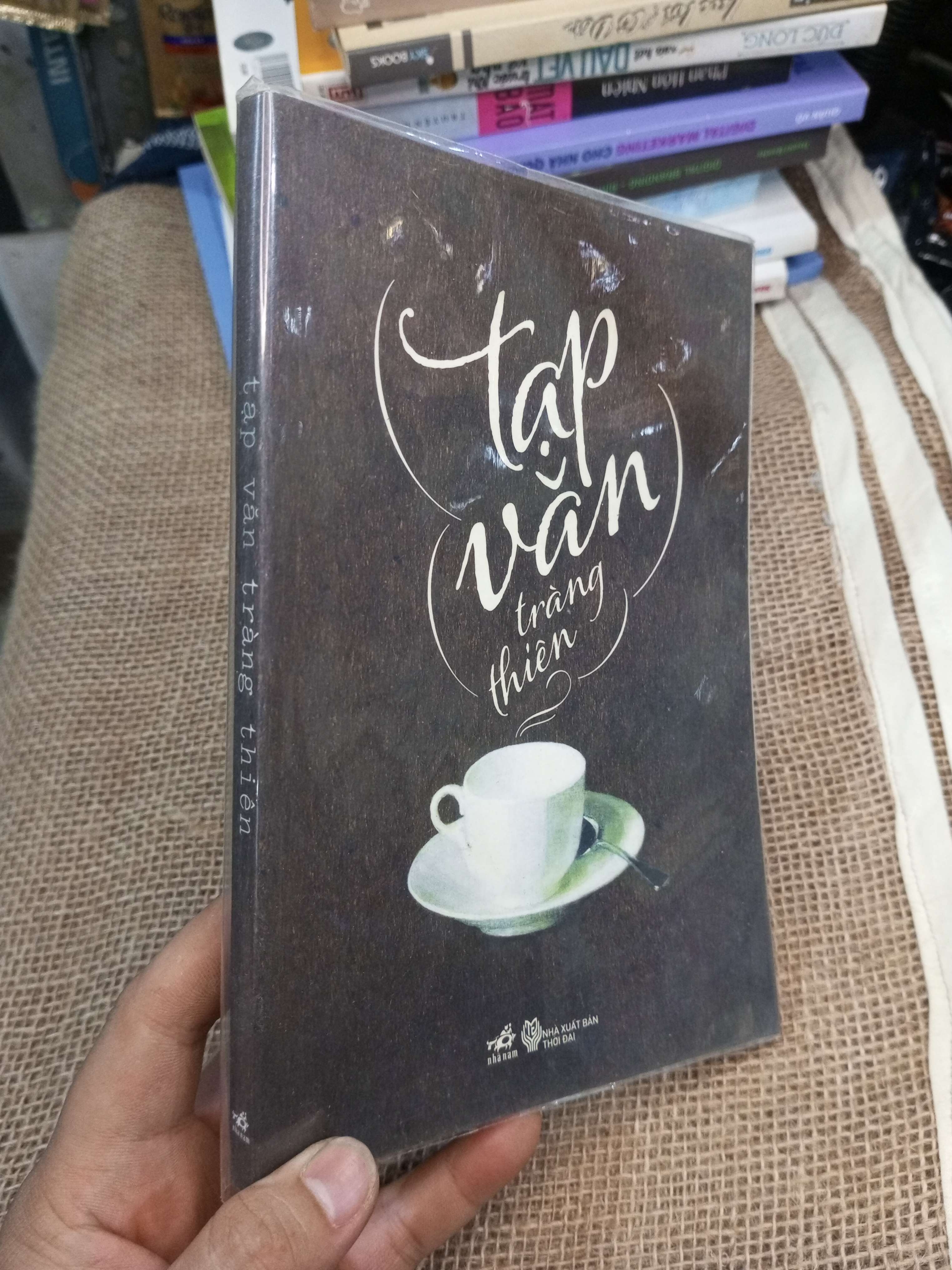 Tạp Văn Tràng Thiên 2013 mới 90% (Sách văn học) HMT