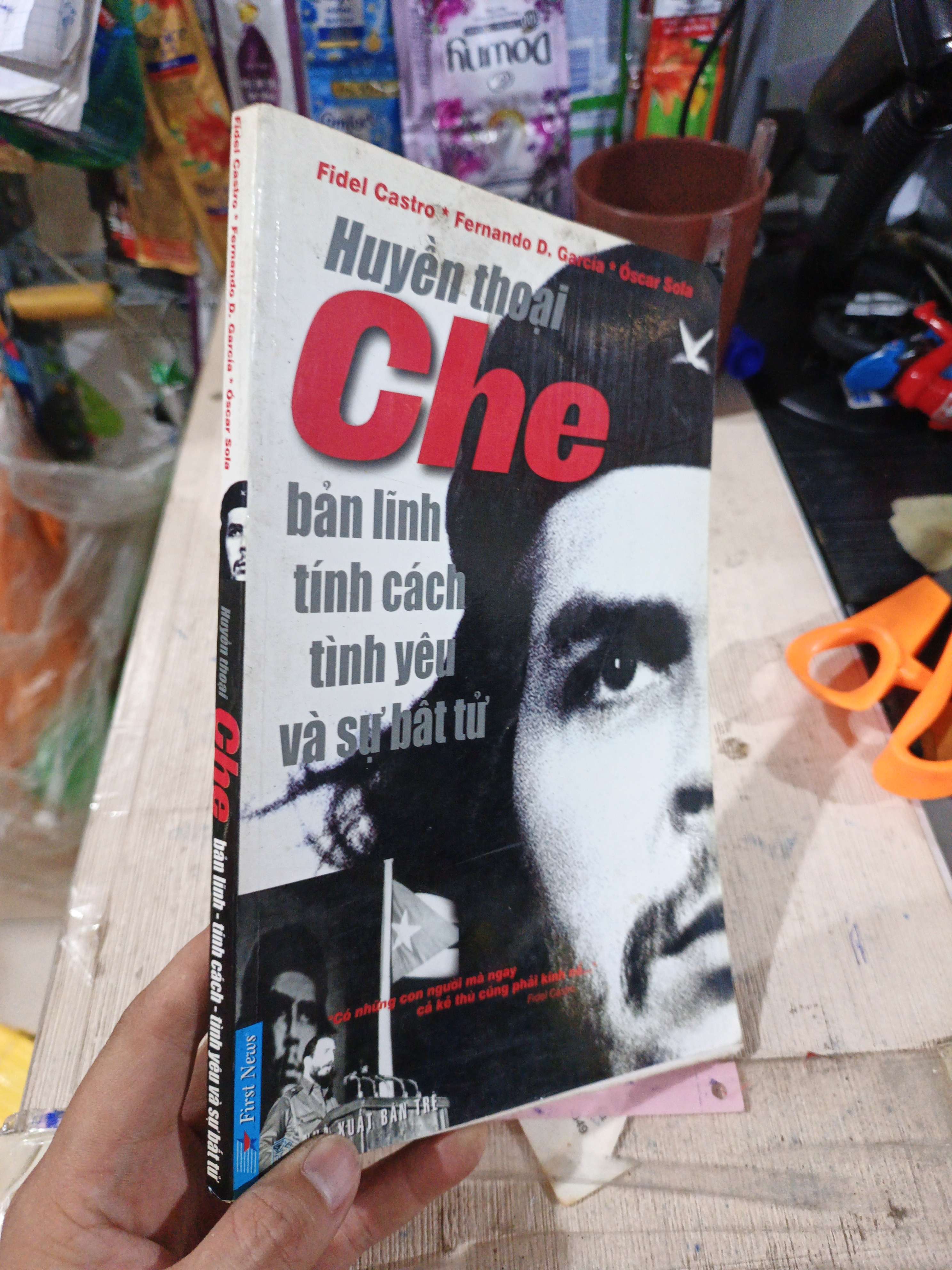 Huyền Thoại Che Bản Lĩnh Tính Cách Tình Yêu Và Sự Bất Tử - Fidel Castro, Fernando D. Garcia, Oscar Sola 2005 mới 80% ố (Sách văn học) HLSC