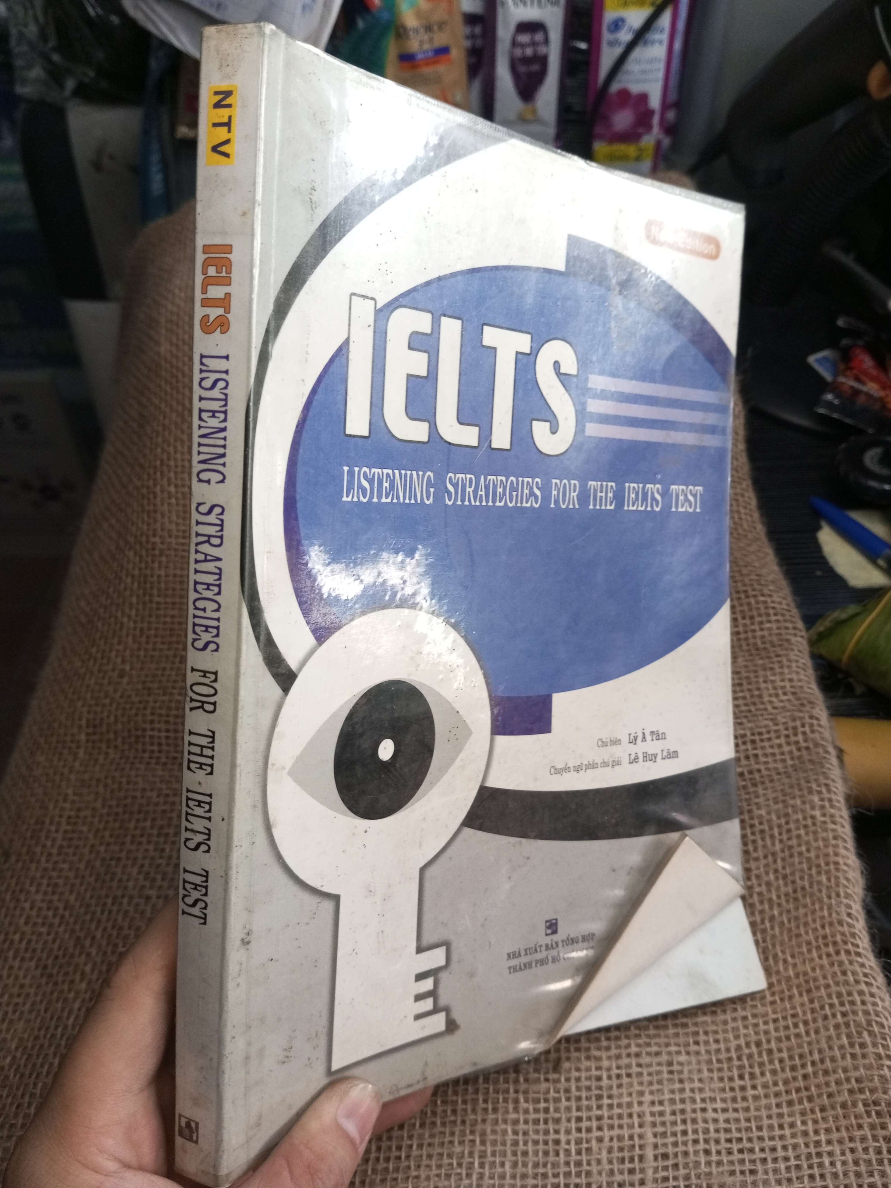 IELTS Listening Strategies For The IELTS Test 2010 mới 80% có CD (Sách tự học tiếng Anh) HLSC