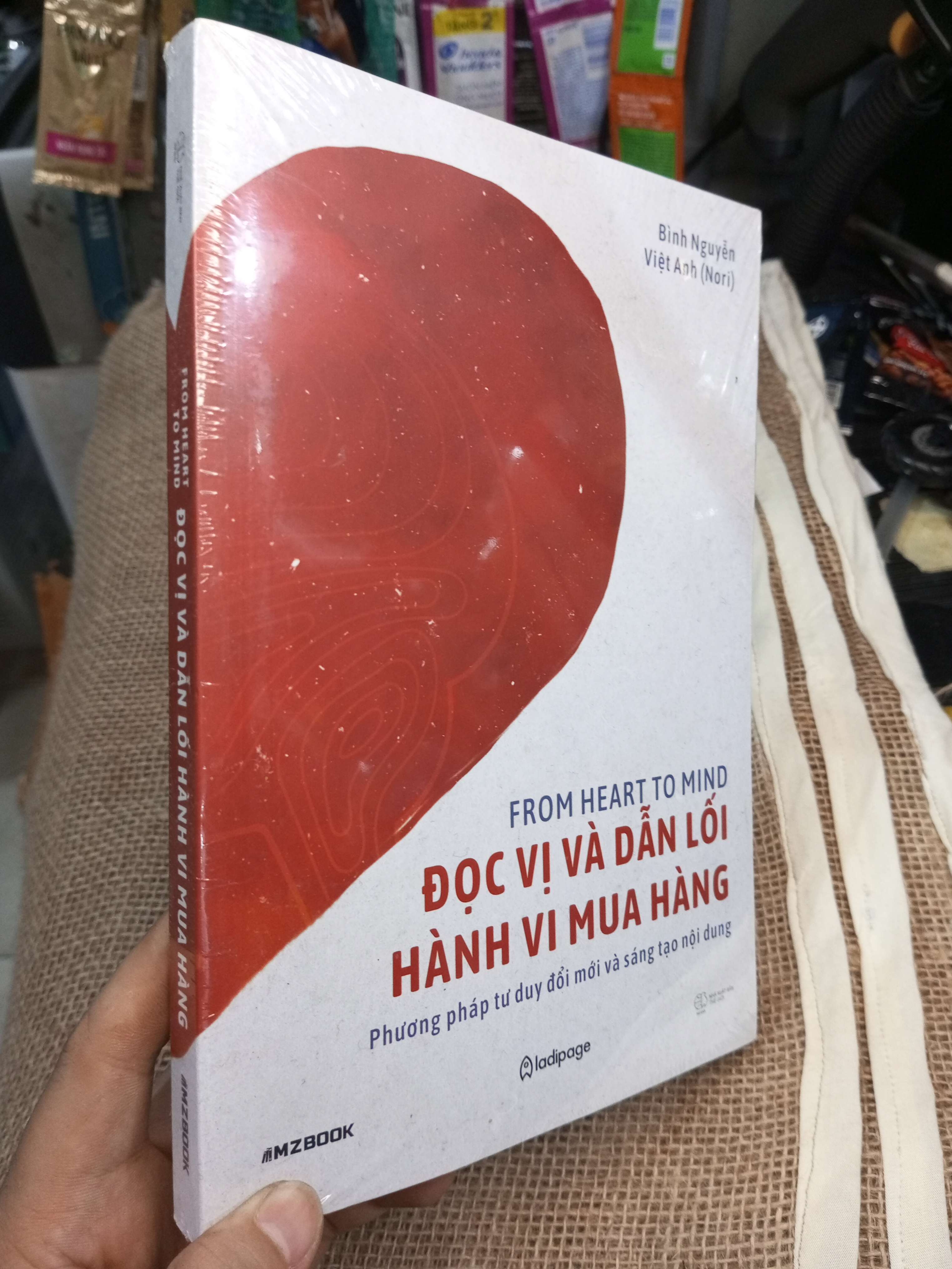 Đọc Vị Và Dẫn Lối Hành Vi Mua Hàng From Heart To Mind - Bình Nguyễn, Việt Anh (Nari) mới 100% (Sách kỹ năng) HMT