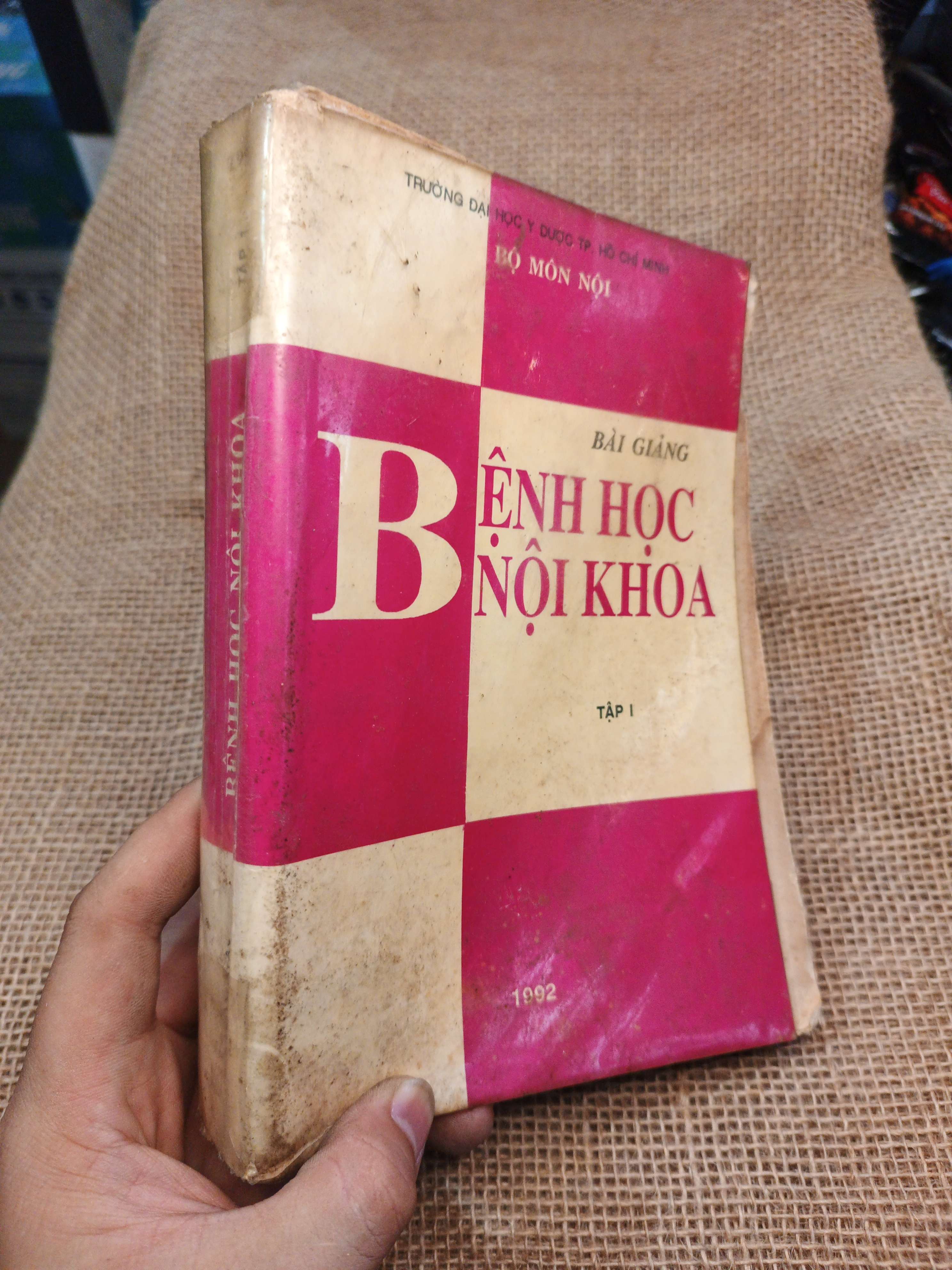 Bài Giảng Bệnh Học Nội Khoa Tập 1 1992 mới 80% ố (Sách Y học - Sức khỏe - Thể thao) HLSC