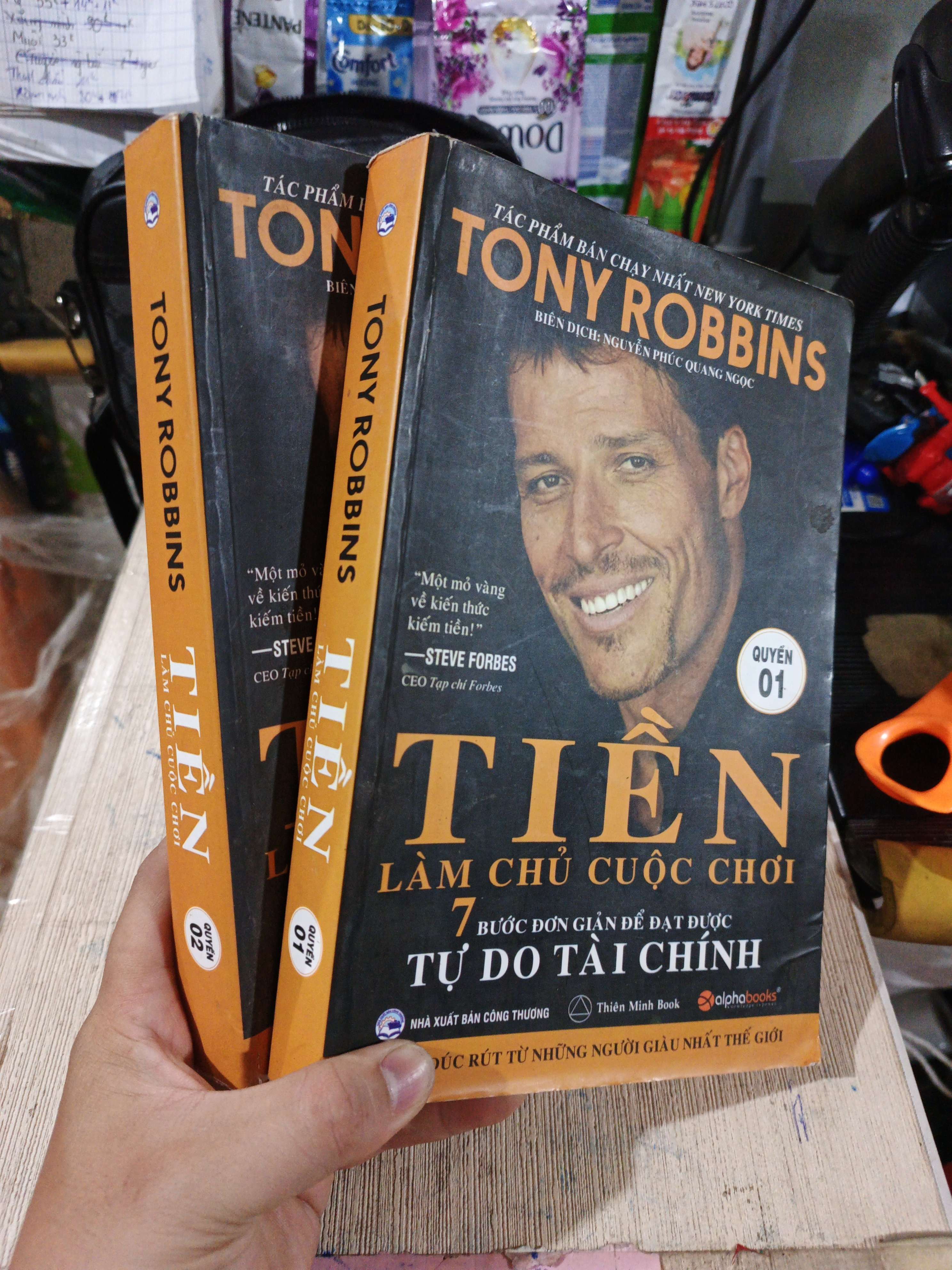 2 cuốn Tony Robbins: Tiền làm chủ cuộc chơi quyển 1+2 sách in mới 80% ố (Sách kỹ năng) HCM