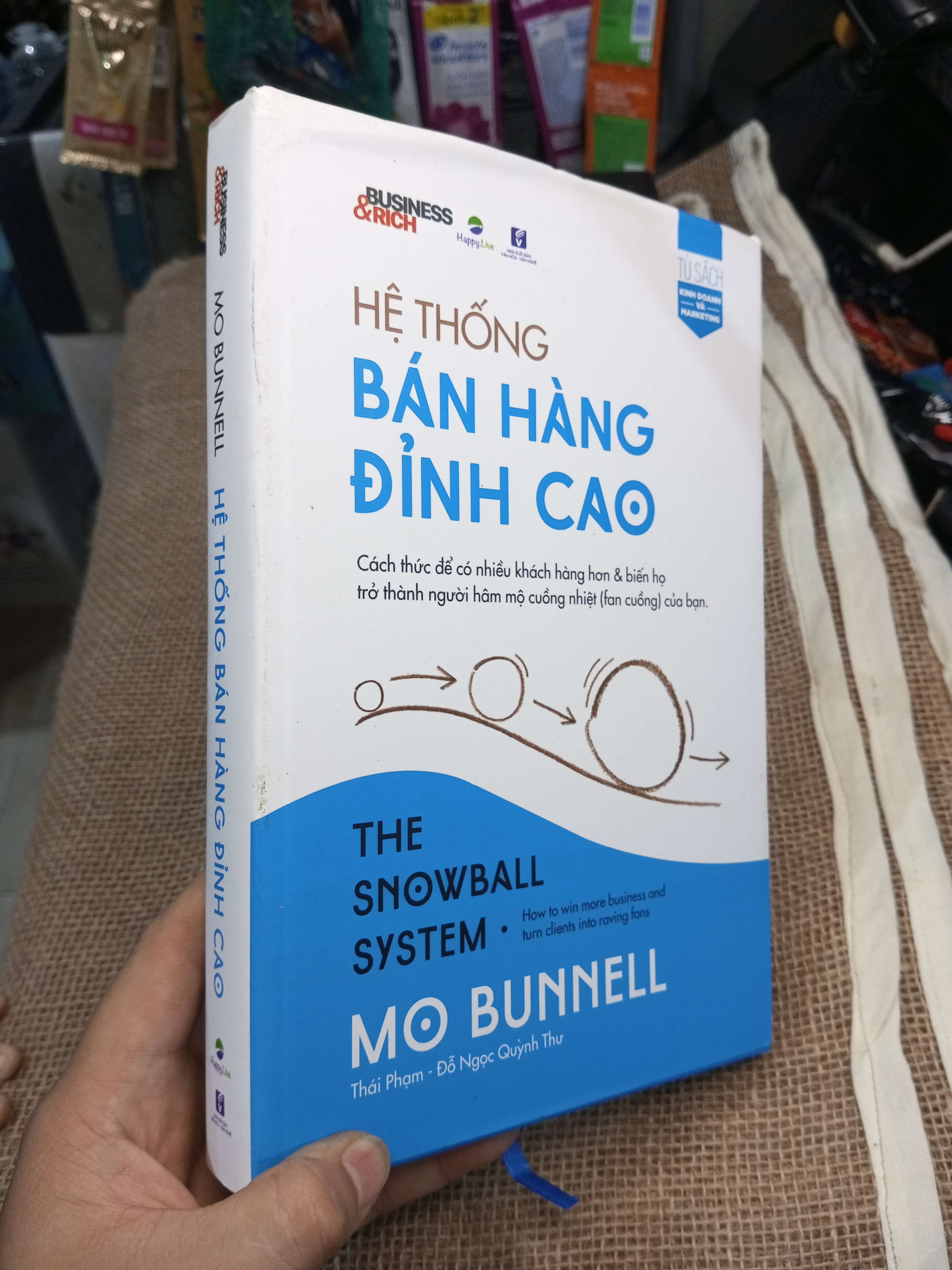 Hệ Thống Bán Hàng Đỉnh Cao The Snowball System - Mo Bunnell 2019 mới 90% bìa cứng (Kinh doanh - Marketing) HMT
