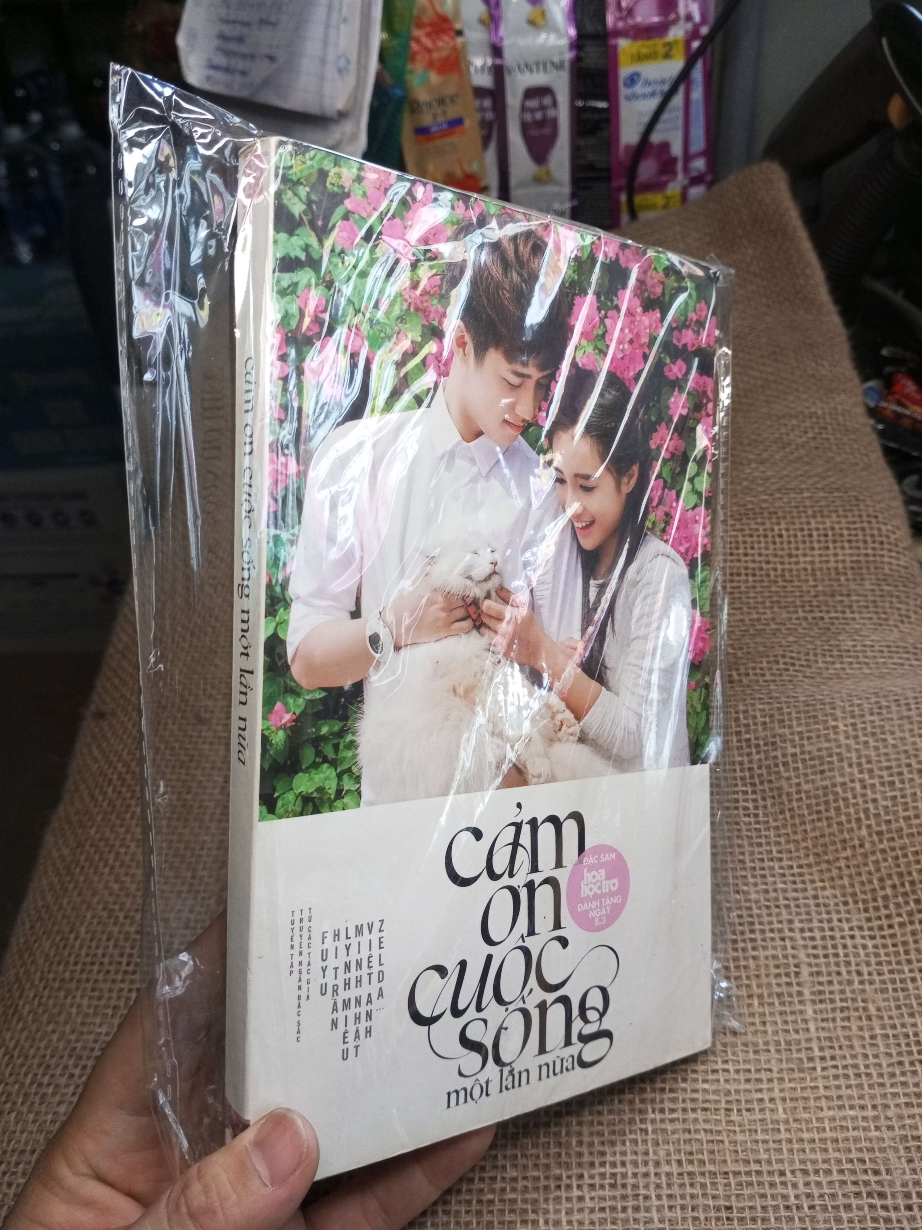 Cảm Ơn Cuộc Sống Một Lần Nữa - Nhiều Tác Giả mới 80% ố (Sách văn học) HMT