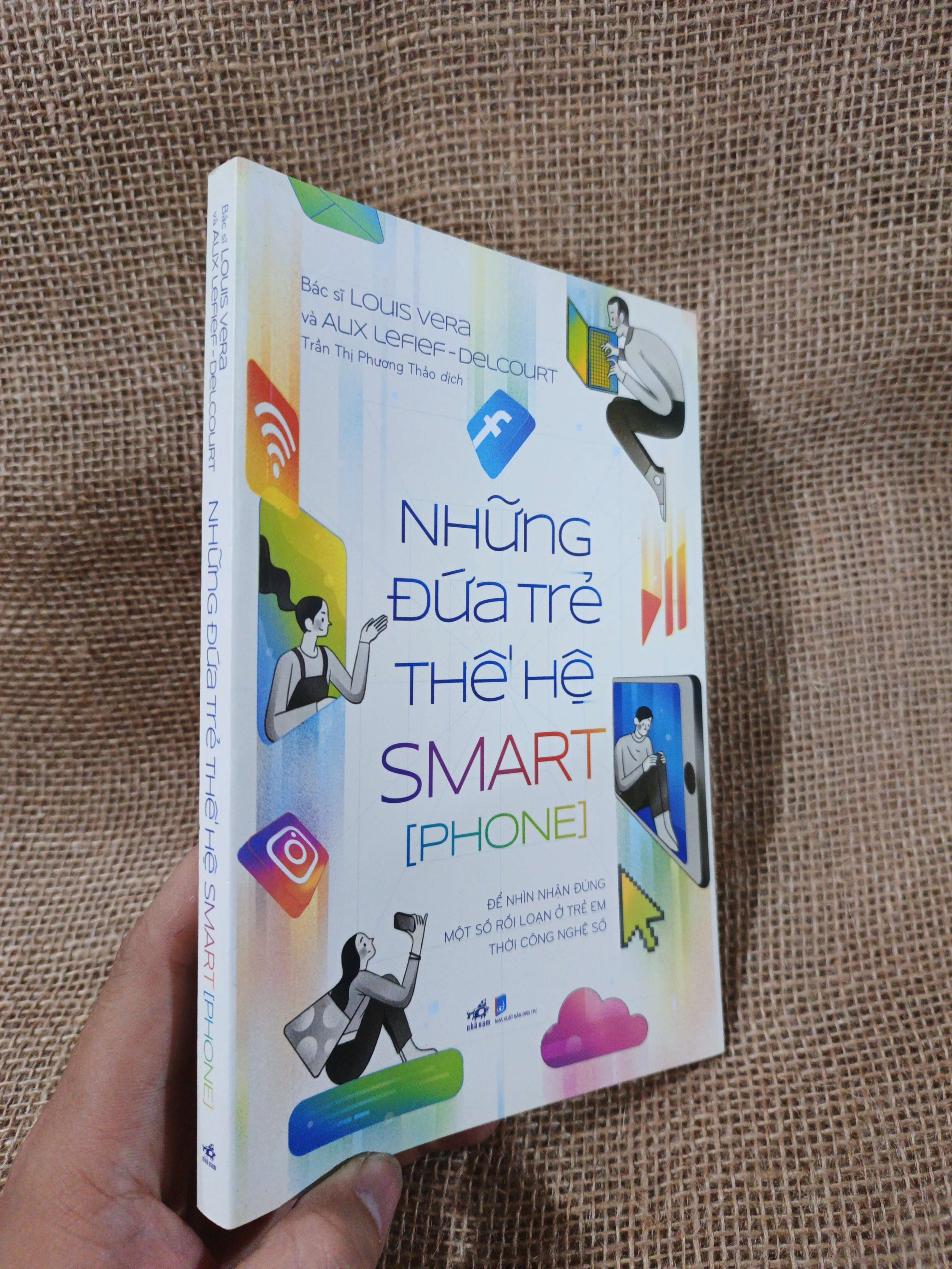 Những Đứa Trẻ Thế Hệ Smart [Phone] Để Nhìn Nhận Dung Mạo Số Rối Loạn Ở Trẻ Em Thời Công Nghệ Số - Louis Vera, Aux Lefief-Delcourt 2021 mới 90% (Sách văn học) HMT