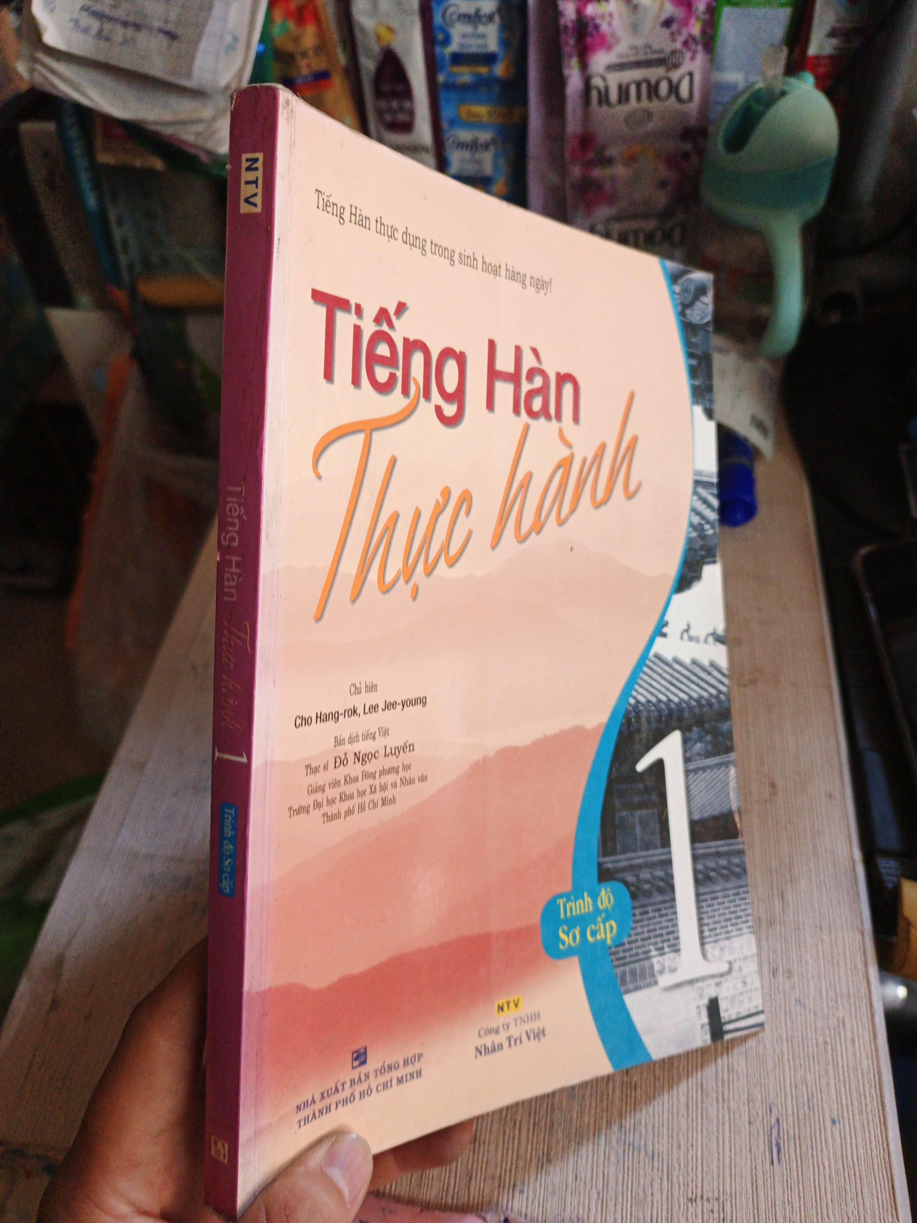 Tiếng Hàn Thực Hành 1 Trình Độ Sơ Cấp - Cho Hang-rok, Lee Jee-young 2013 mới 80% ố không CD (Sách học tiếng Hàn) HLSC