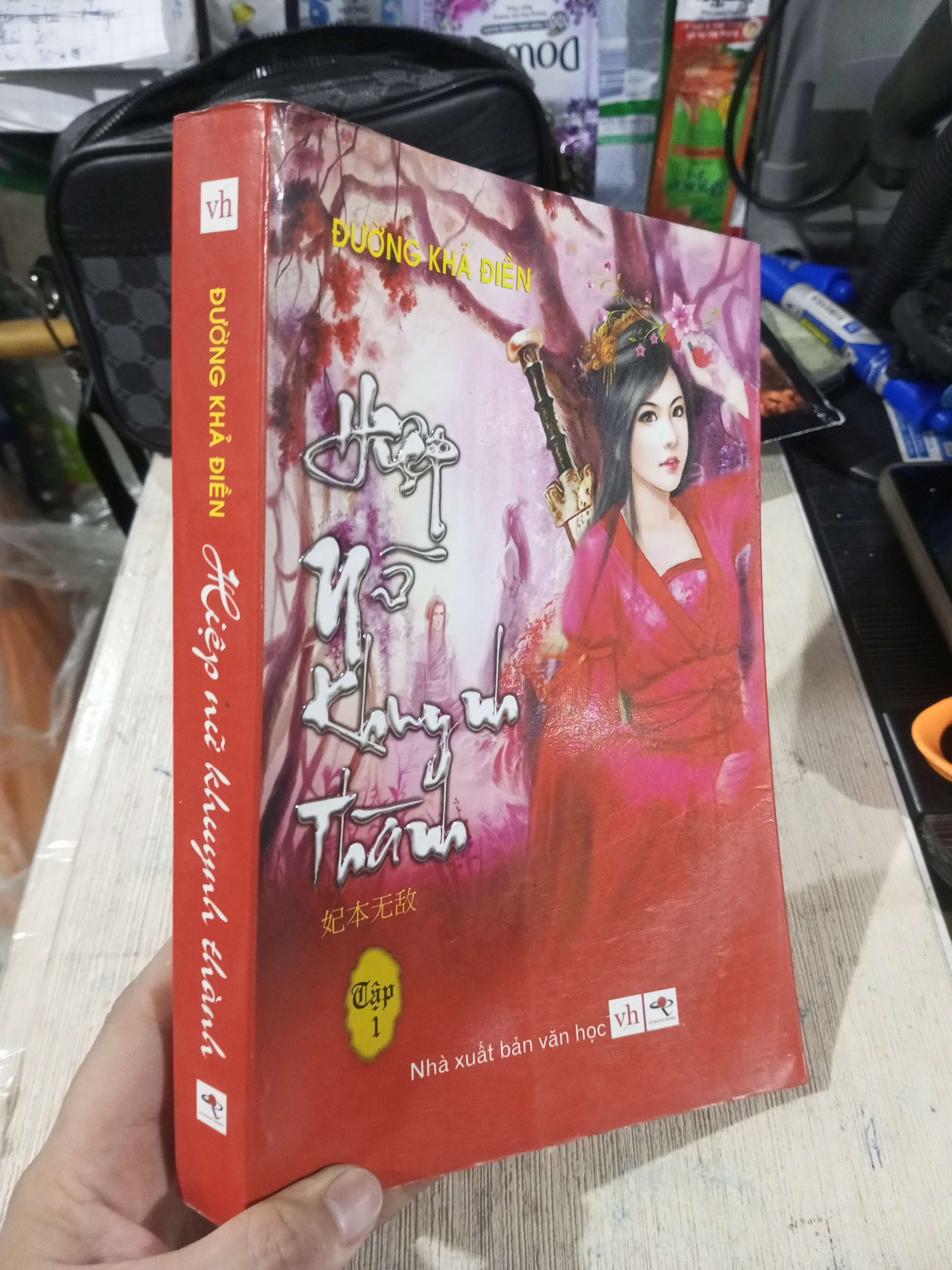 Hiệp Nữ Khuynh Thành - Tập 1 - Đường Khả Điền 2013 mới 80% ố nhẹ (Sách văn học) HLSC