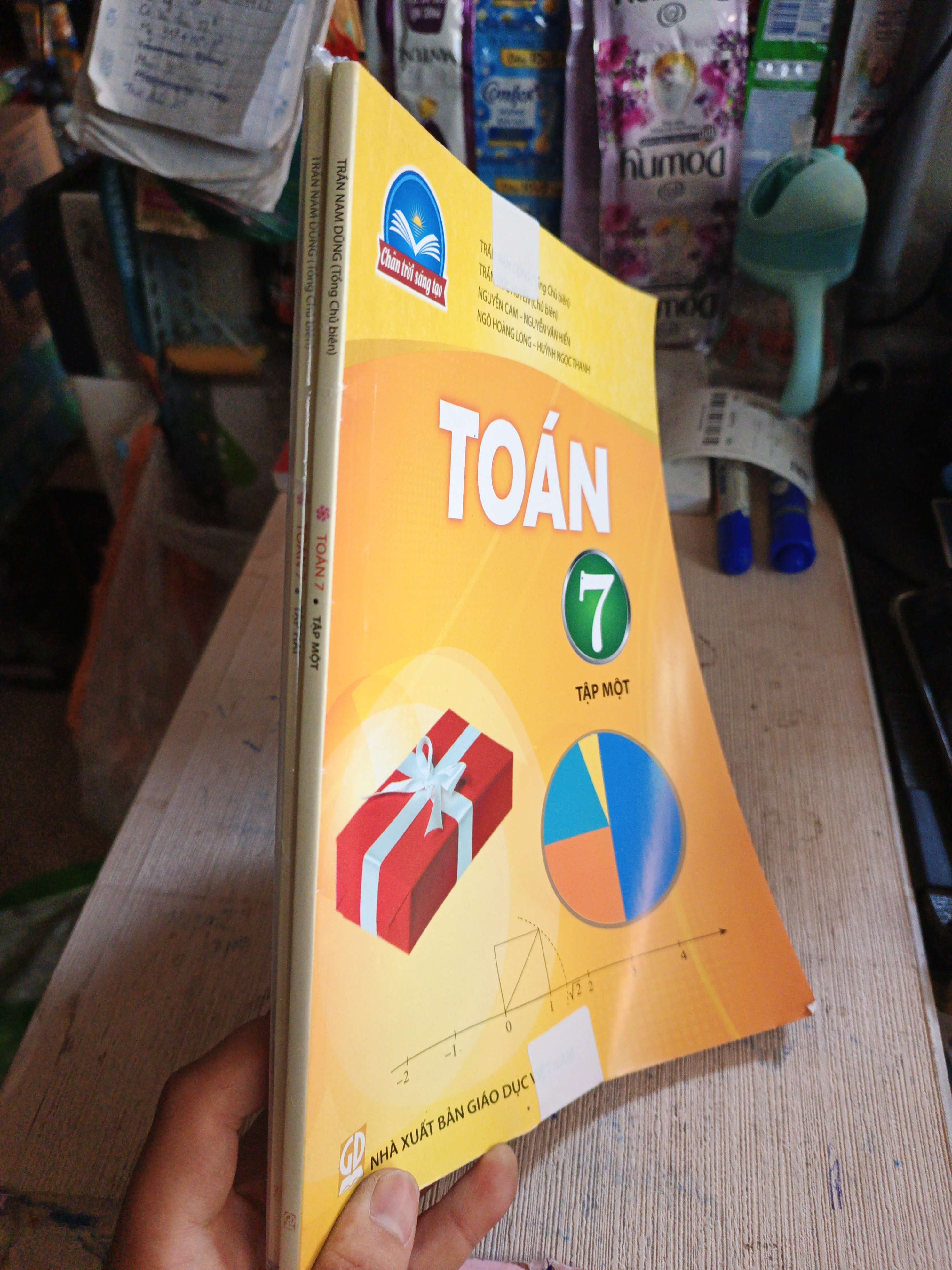 2 quyển toán 7 tập 1+2 Chân trời sáng tạo (Giáo khoa) HLSC