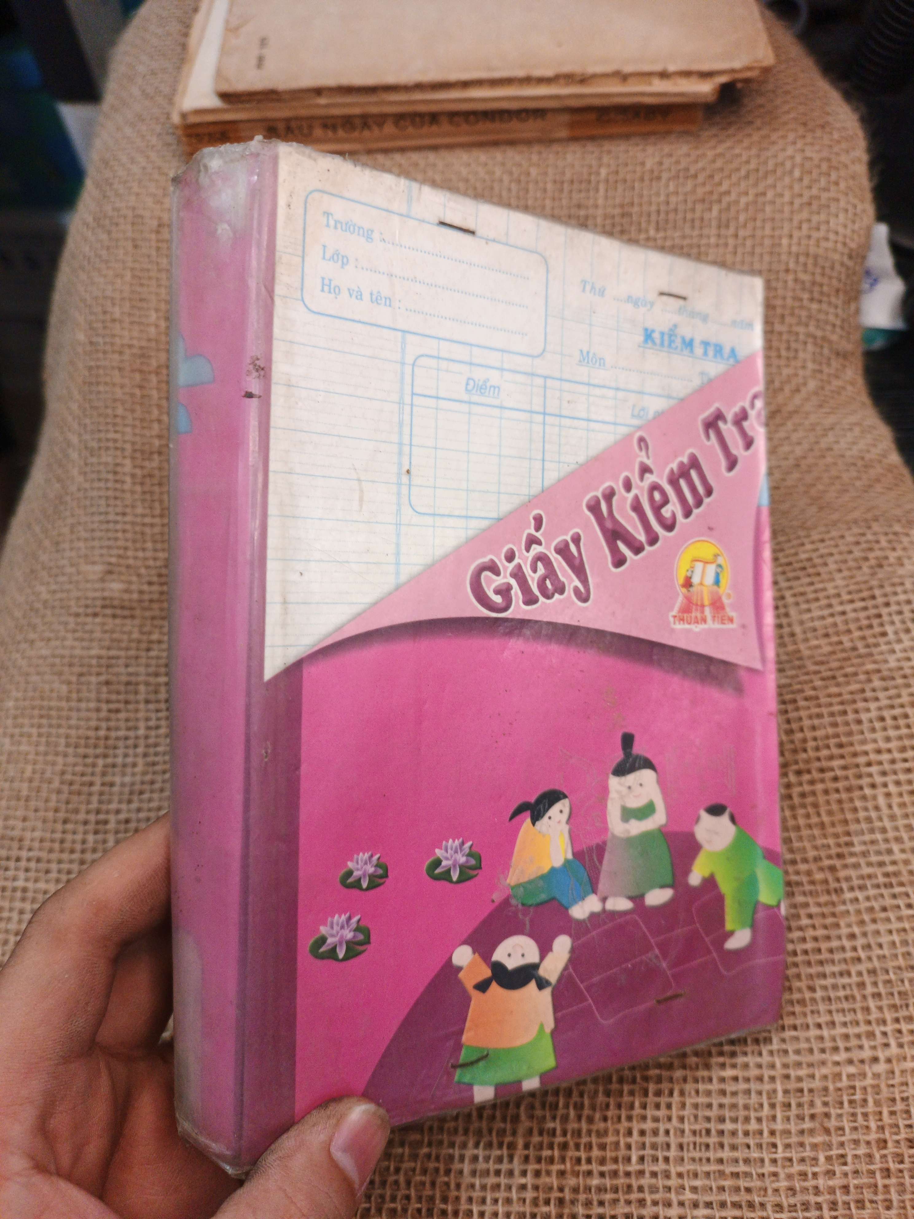 Những Con Chim Ẩn Mình Chờ Chết - Colleen McCullough 1988 mới 80% ố (Sách văn học) HLSC
