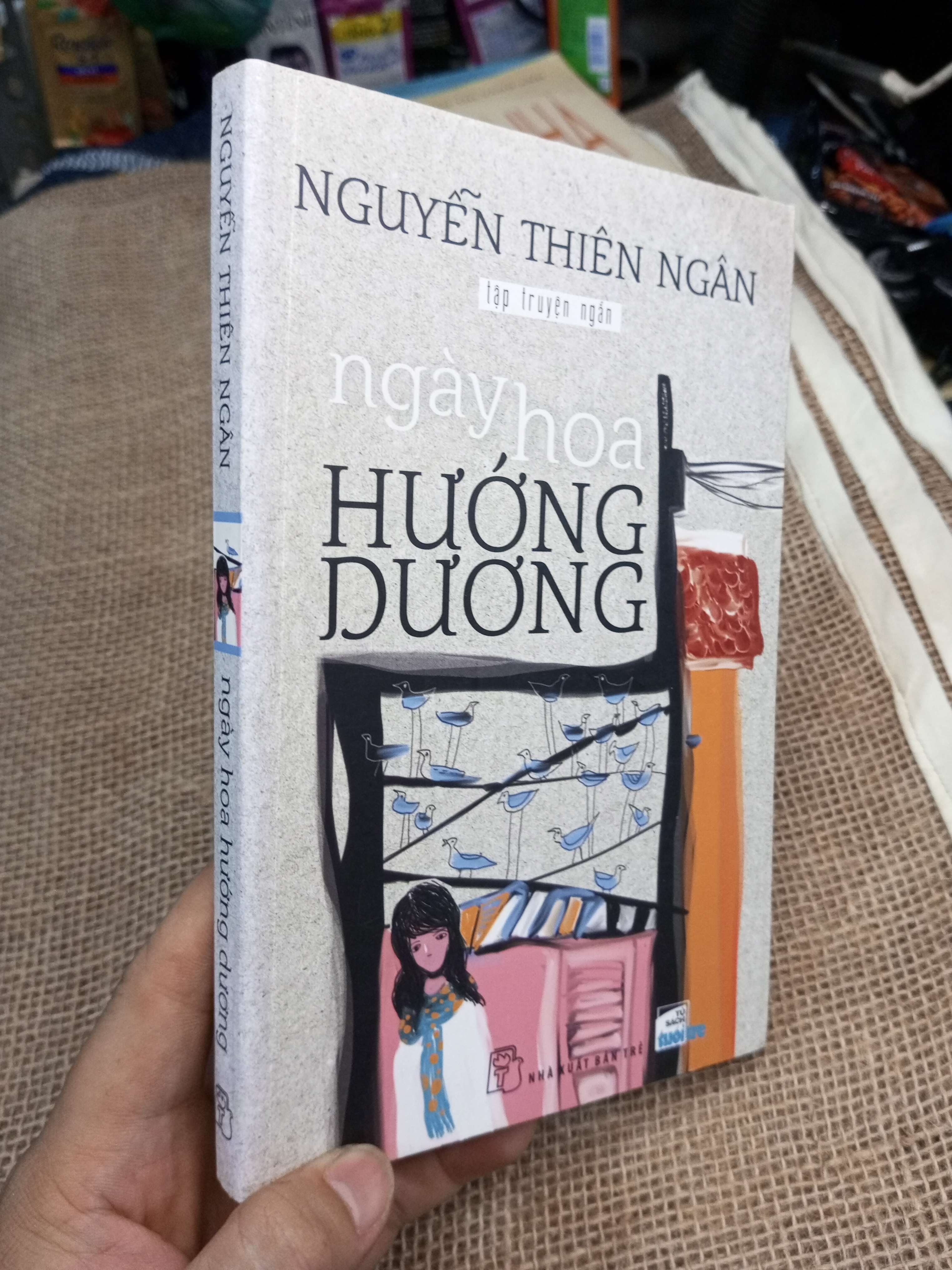 Ngày Hoa Hướng Dương - Nguyễn Thiên Ngân 2013 mới 80% (Sách văn học) HMT