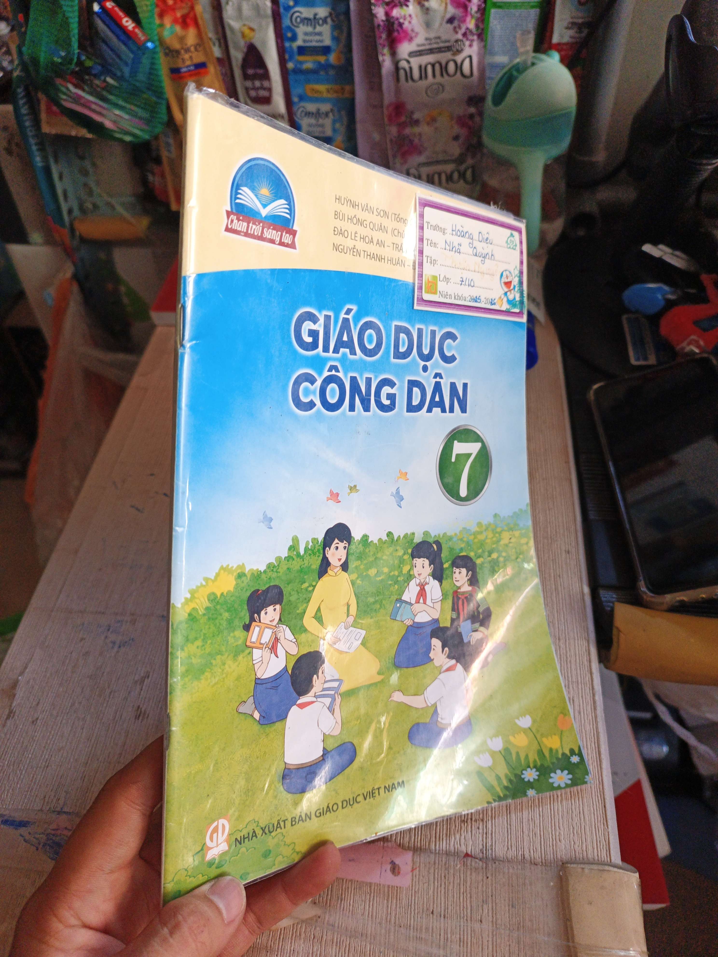 Giáo Dục Công Dân 7 Chân trời sáng tạo (Sách giáo khoa - giáo trình) HLSC