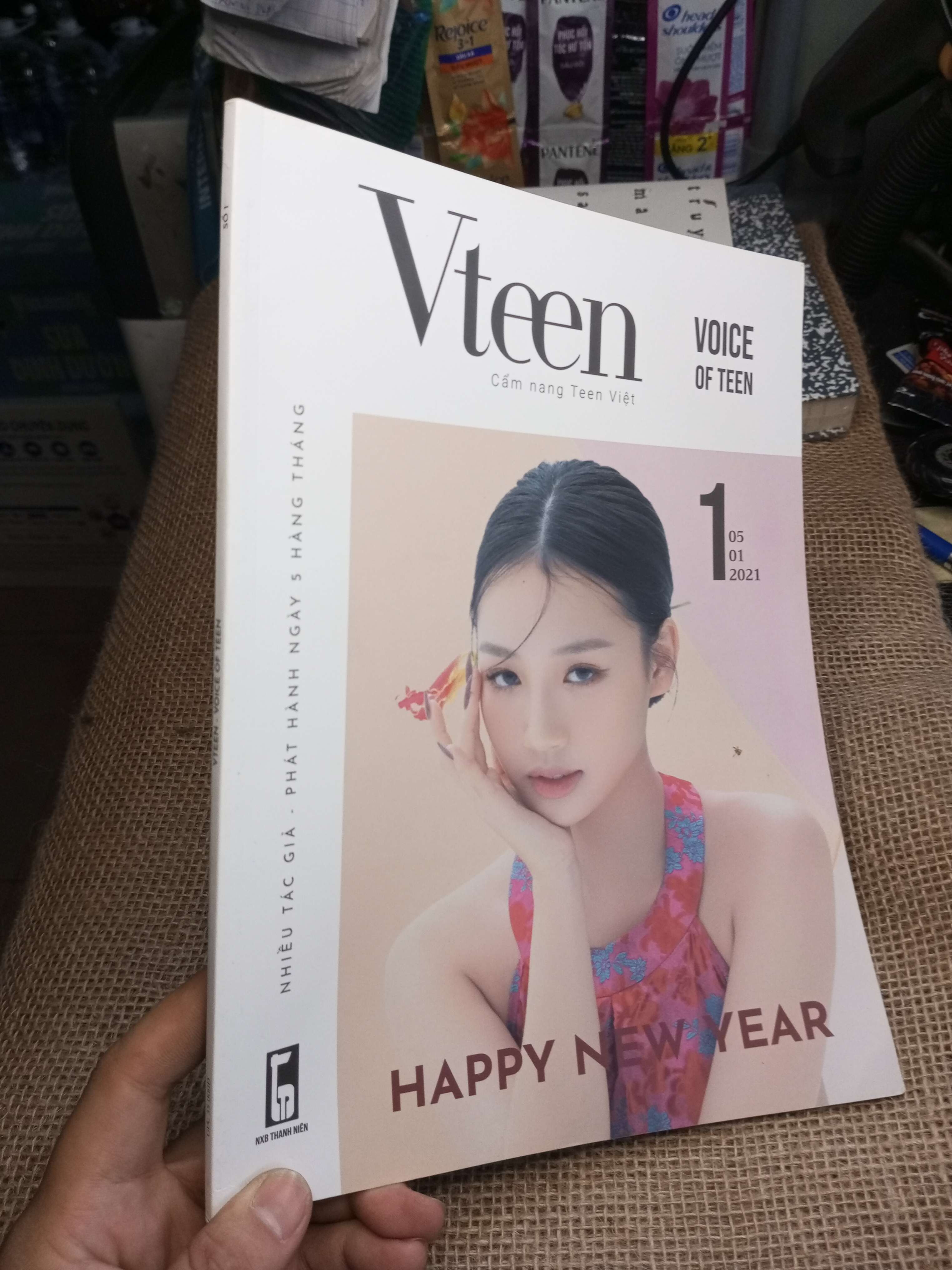Vteen Cẩm Nang Teen Việt Số 1 - Happy New Year (Tạp chí) HMT