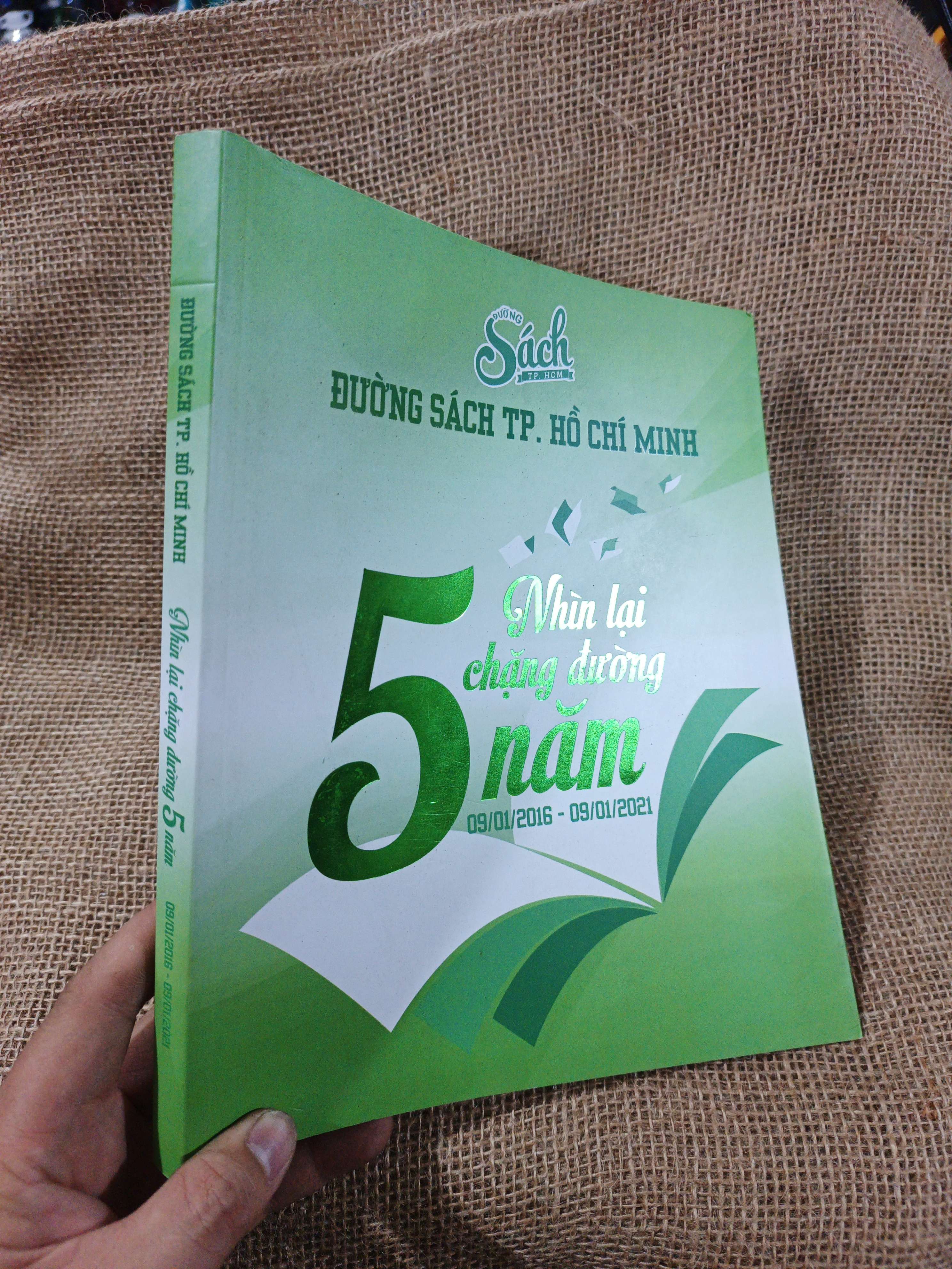 Đường Sách TP. Hồ Chí Minh Nhìn Lại Chặng Đường 5 Năm - 09/01/2016 - 09/01/2021 mới 90% (Tạp chí) HMT