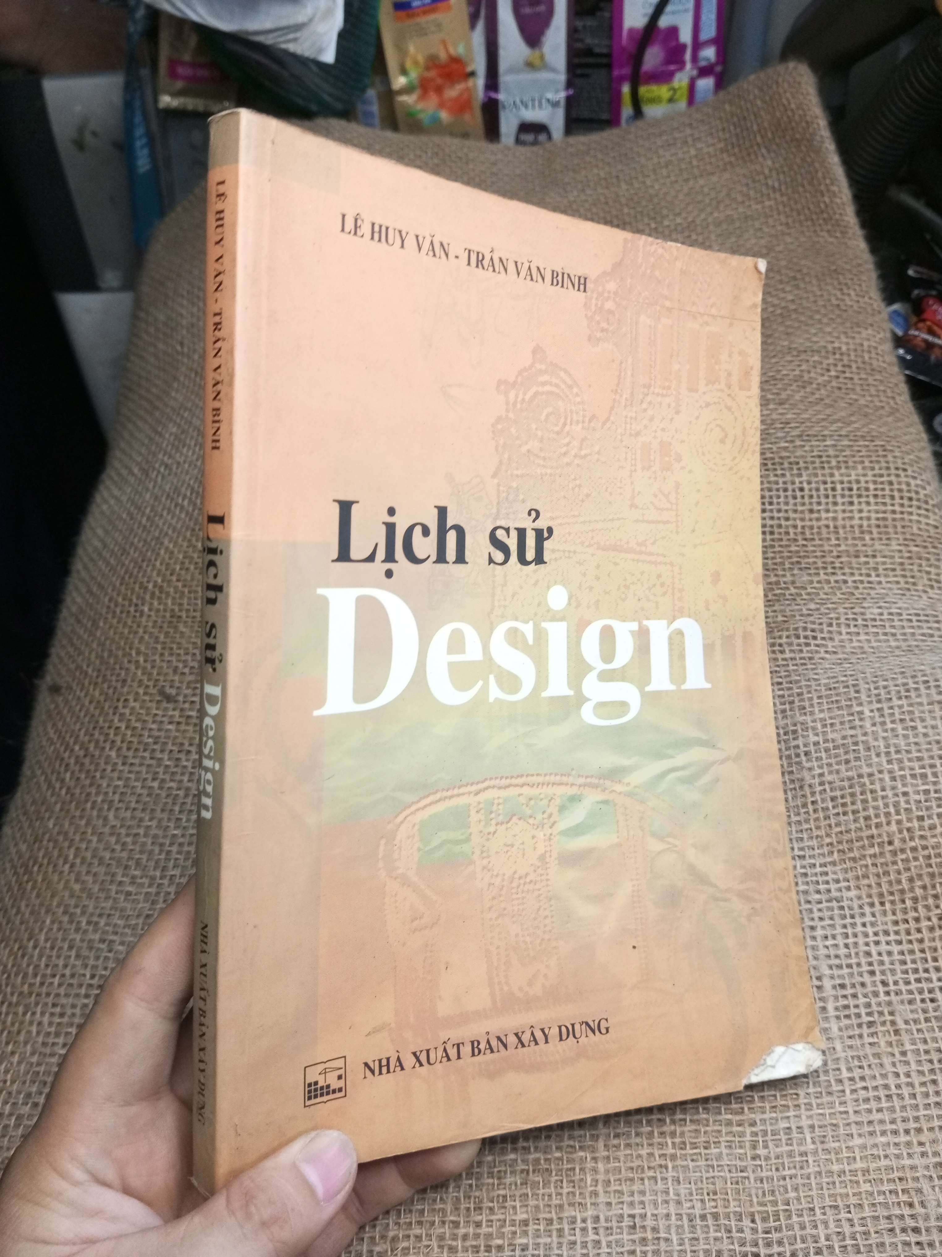 Lịch sử Design - Lê Huy Văn, Trần Văn Bình 2003 mới 80% ố rách bìa nhẹ (Kinh doanh - Marketing) HMT