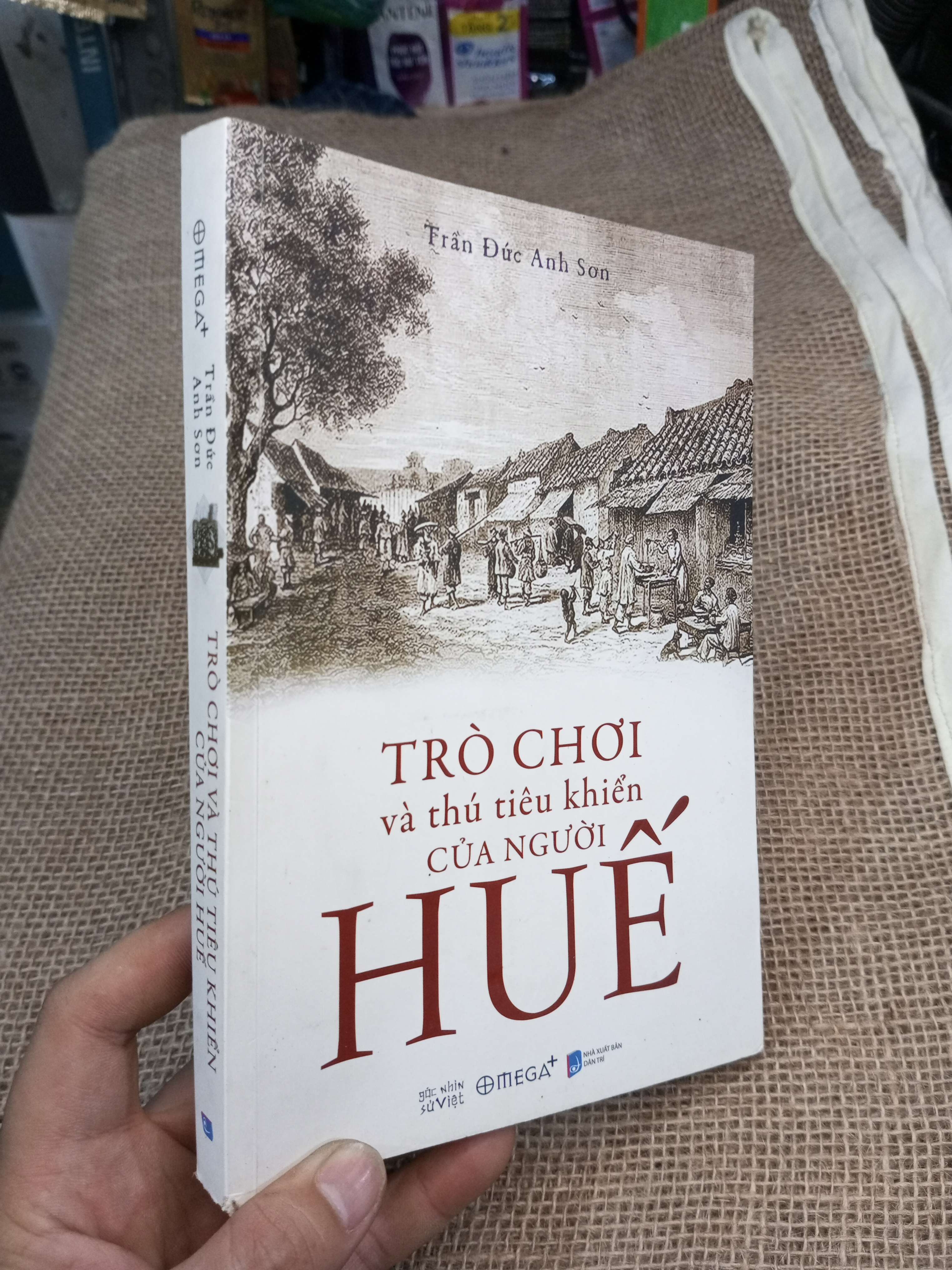Trò Chơi Và Thú Tiêu Khiển Của Người Huế - Trần Đức Anh Sơn 2018 mới 90% (Sách văn học) HMT