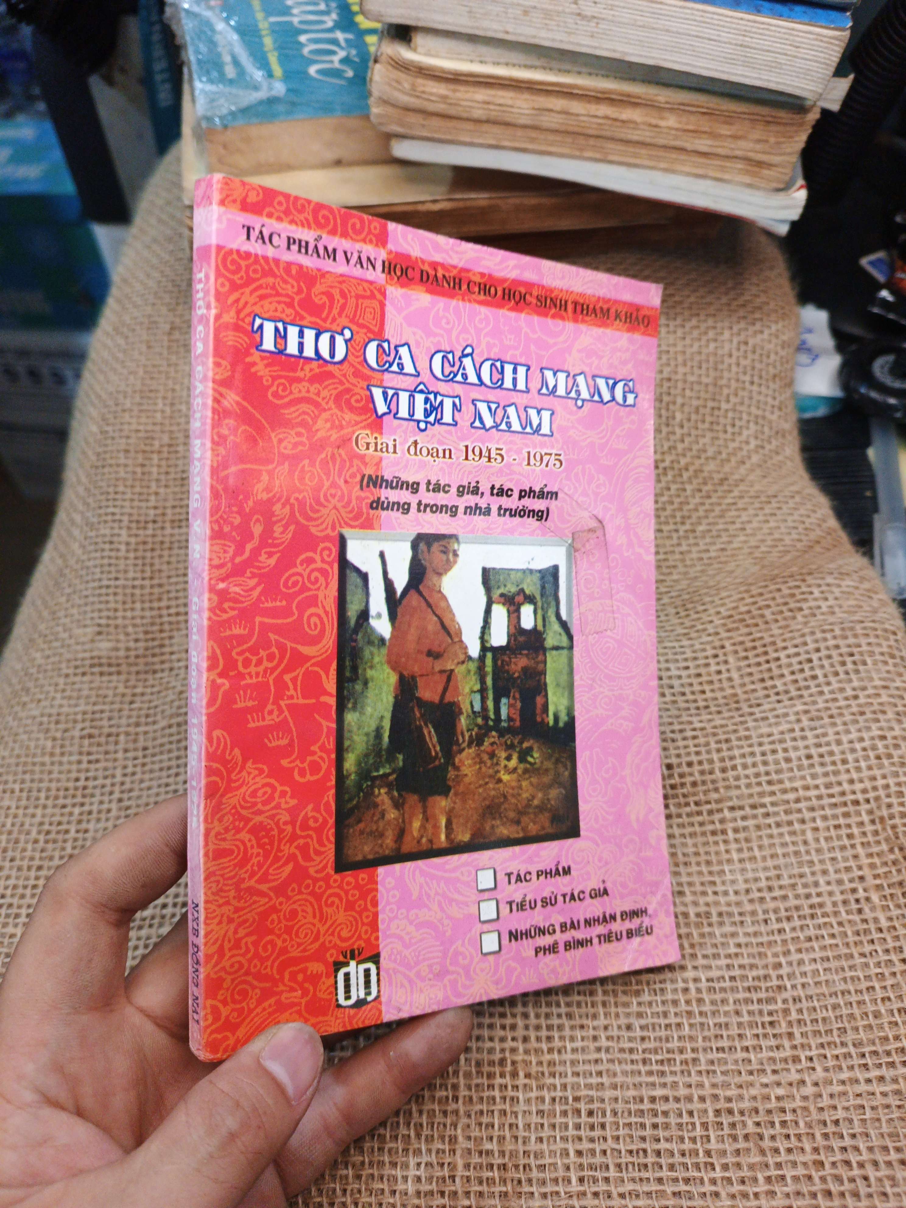 Thơ Ca Cách Mạng Việt Nam Giai Đoạn 1945 - 1975 2001 mới 80% ố ẫm nhẹ (thơ - ca dao - tục ngữ) HLSC