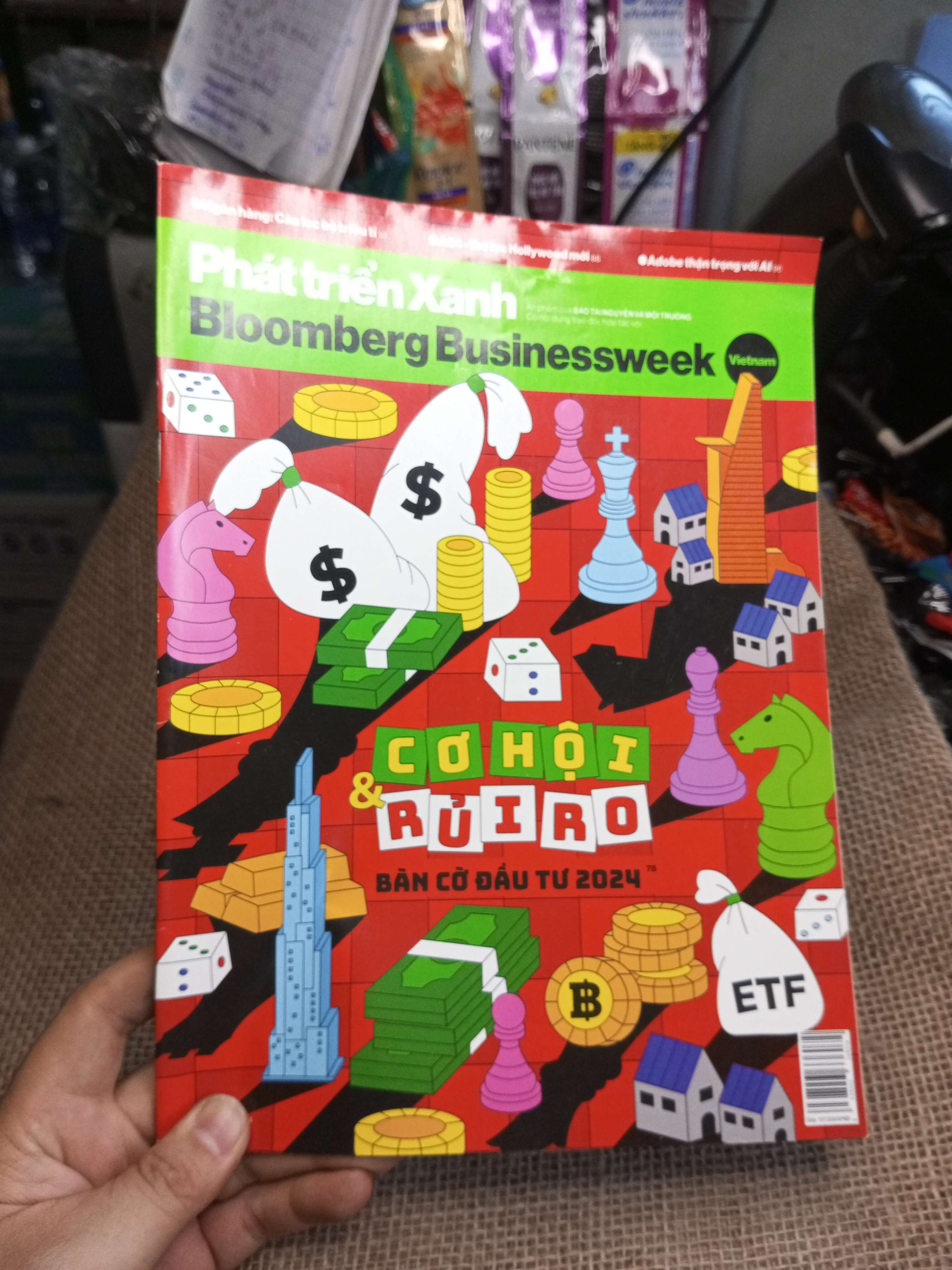 Phát Triển Xanh Bloomberg Businessweek - Cơ Hội & Rủi Ro Bàn Cờ Đầu Tư 2024 (Tạp chí) HMT