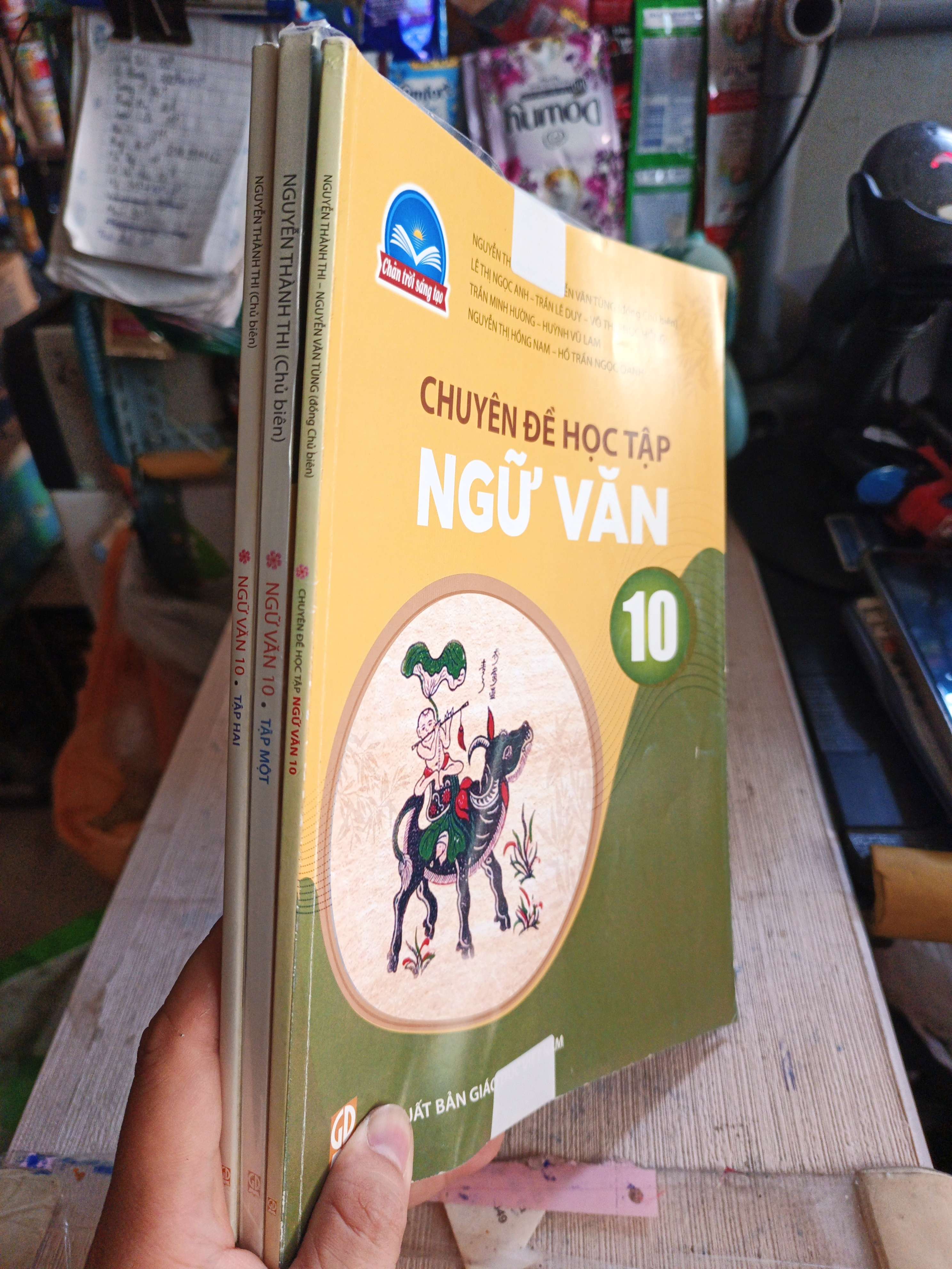 3 cuốn Ngữ văn 10 tập 1+2+ chuyên đề Chân trời sáng tạo (Giáo khoa) HLSC