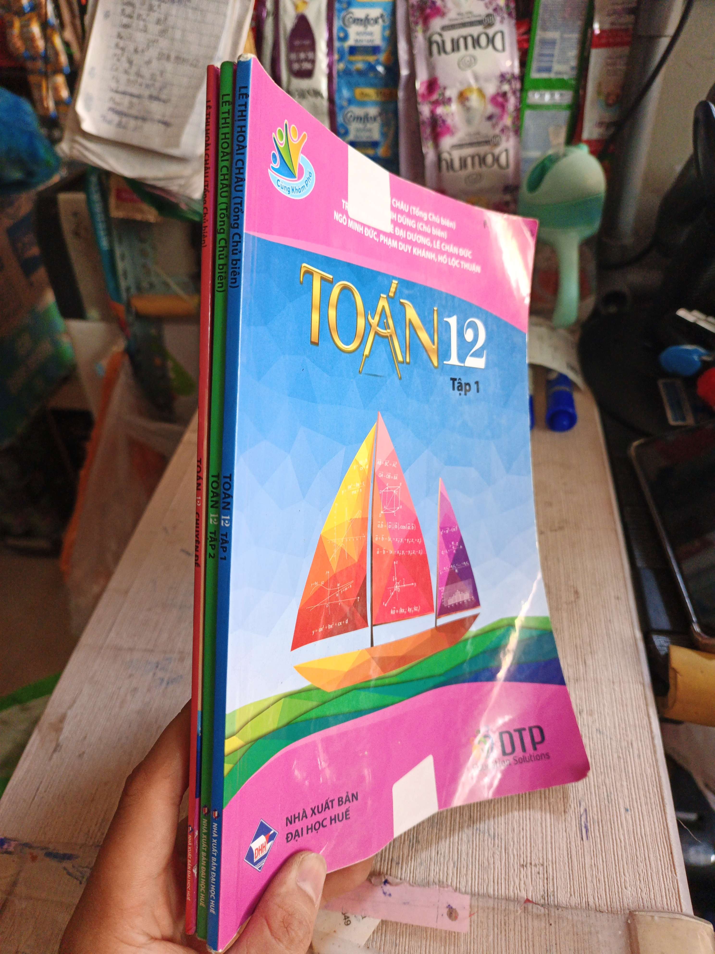 3 quyển toán 12 tập 1+2+chuyên đề mới 80% (cùng khám phá) (Giáo khoa) HLSC