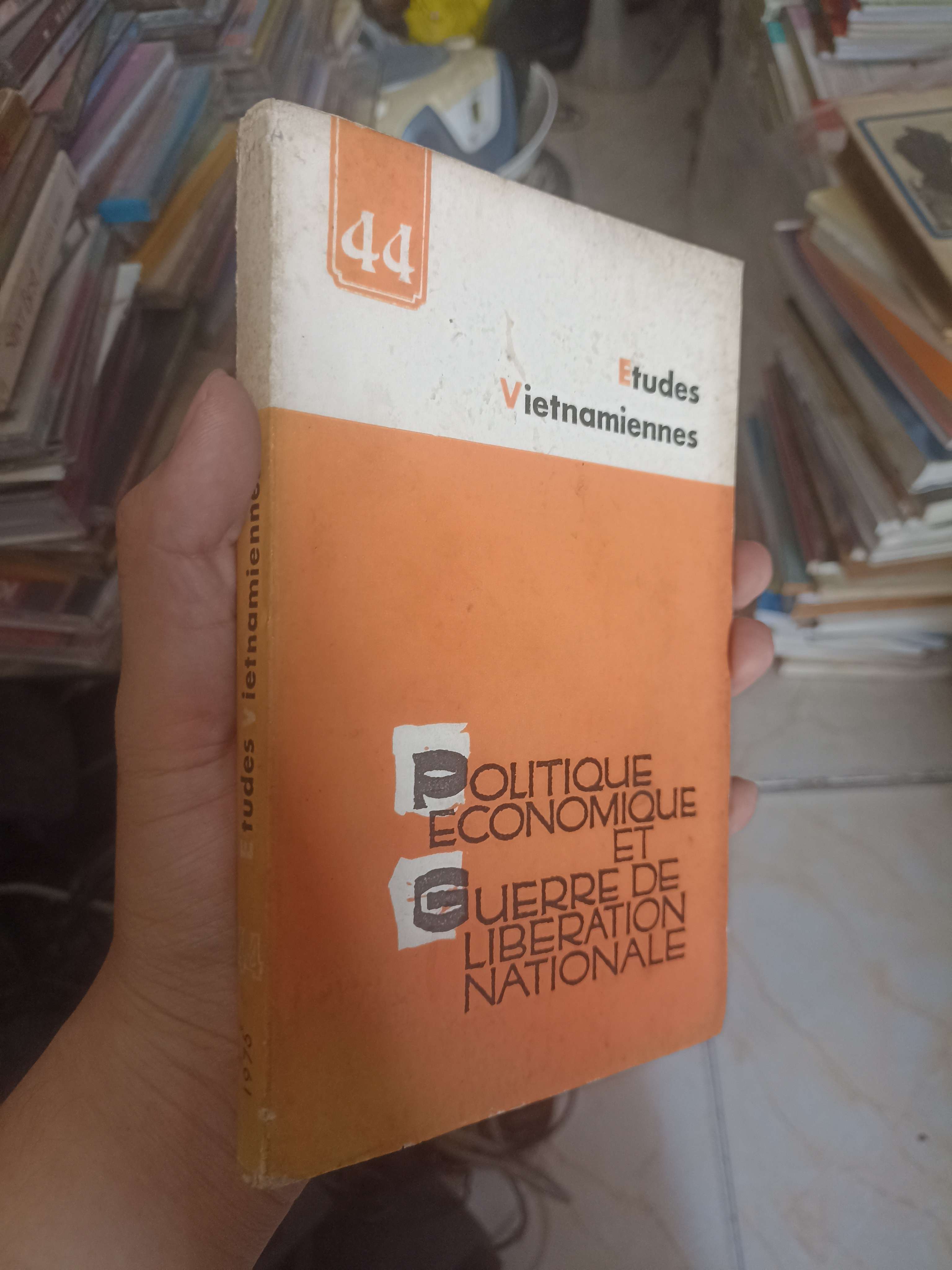 Nghiên cứu Việt Nam - Chính sách kinh tế và cuộc chiến tranh giải phóng dân tộc 1972 (Sách chính trị - pháp lý) KSX