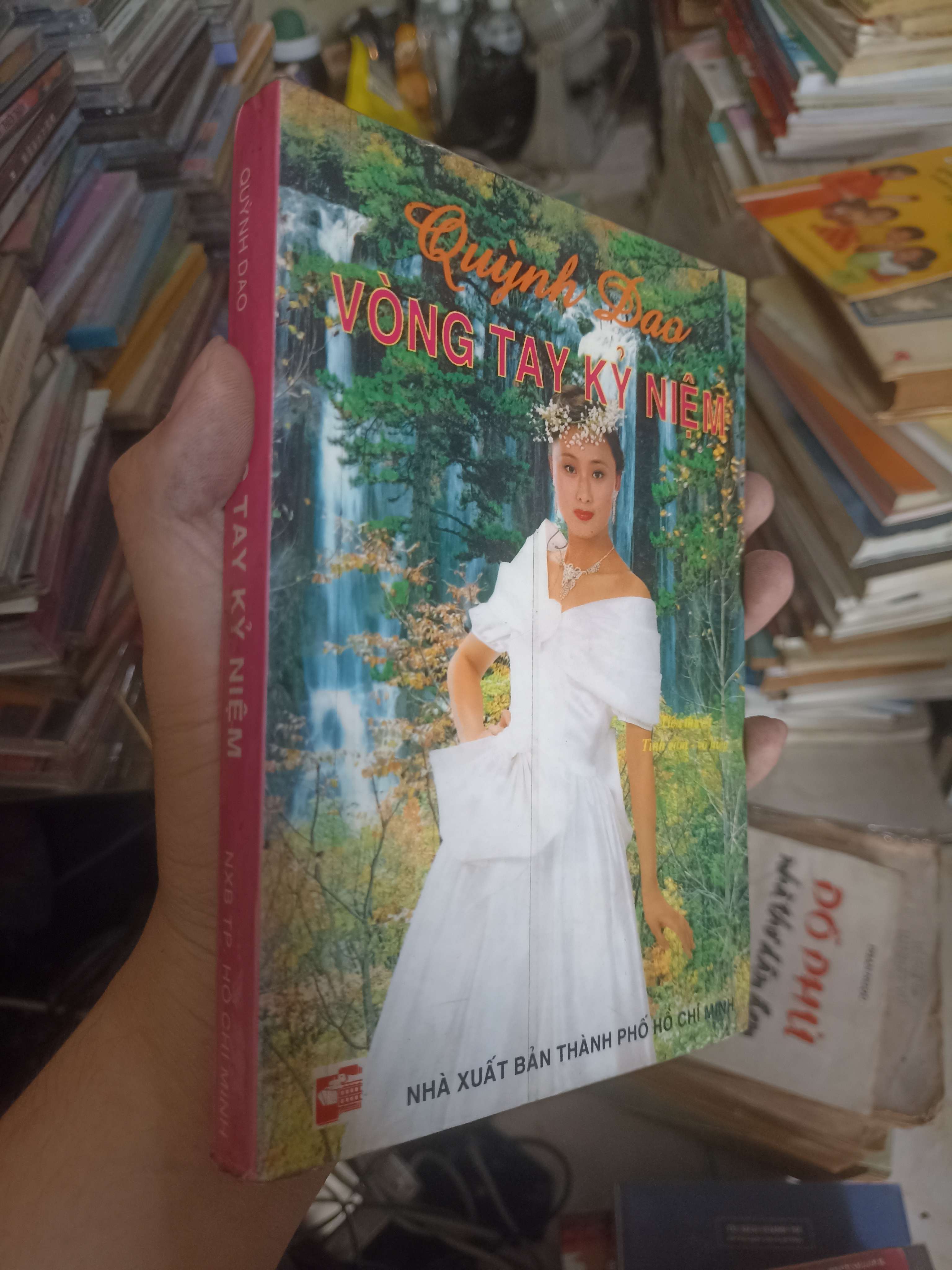 Vòng tay kỷ niệm - Quỳnh Dao 2000 (Tiểu Thuyết) KSX