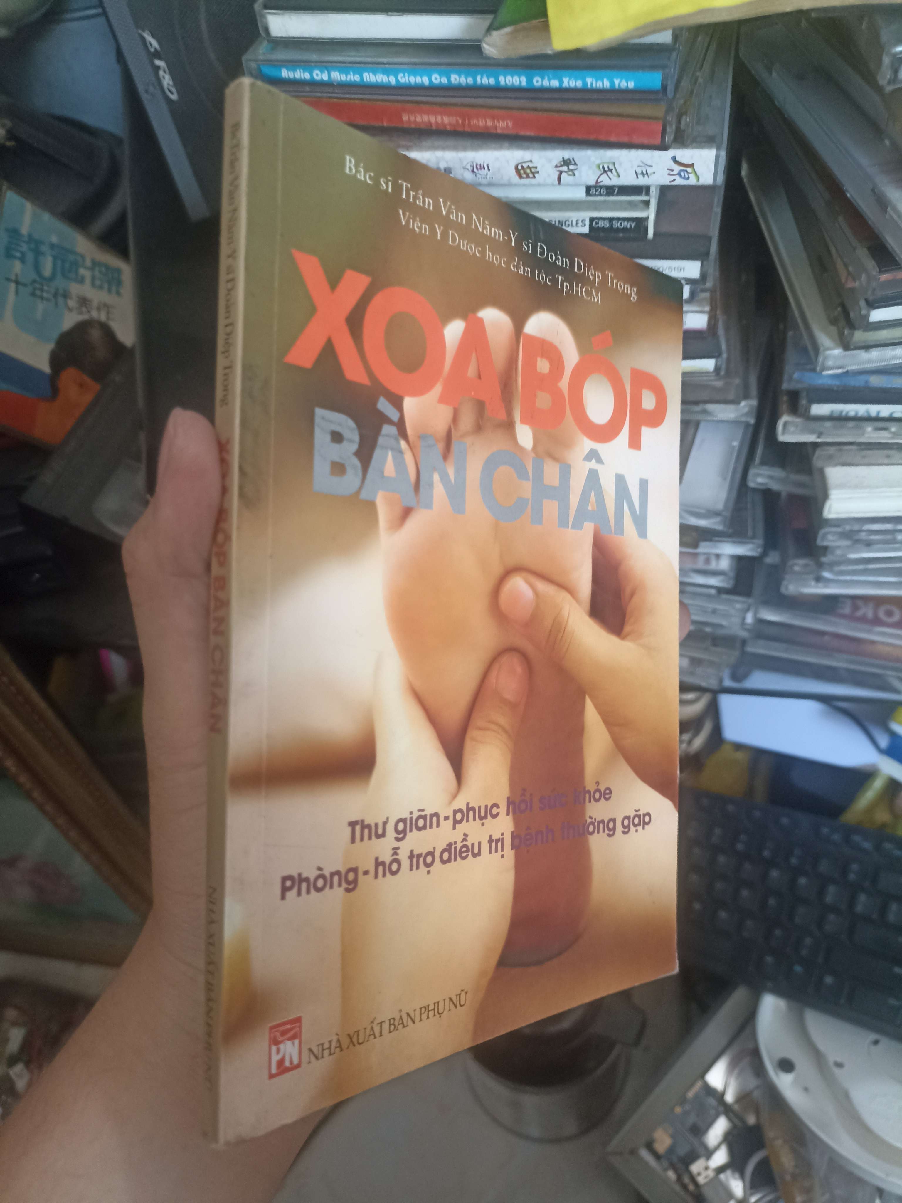 Xoa bóp bàn chân - Bác sĩ Trần Văn Năm & Y sĩ Đoàn Diệp Trọng 2015 (Sách kiến thức tổng hợp) KSX