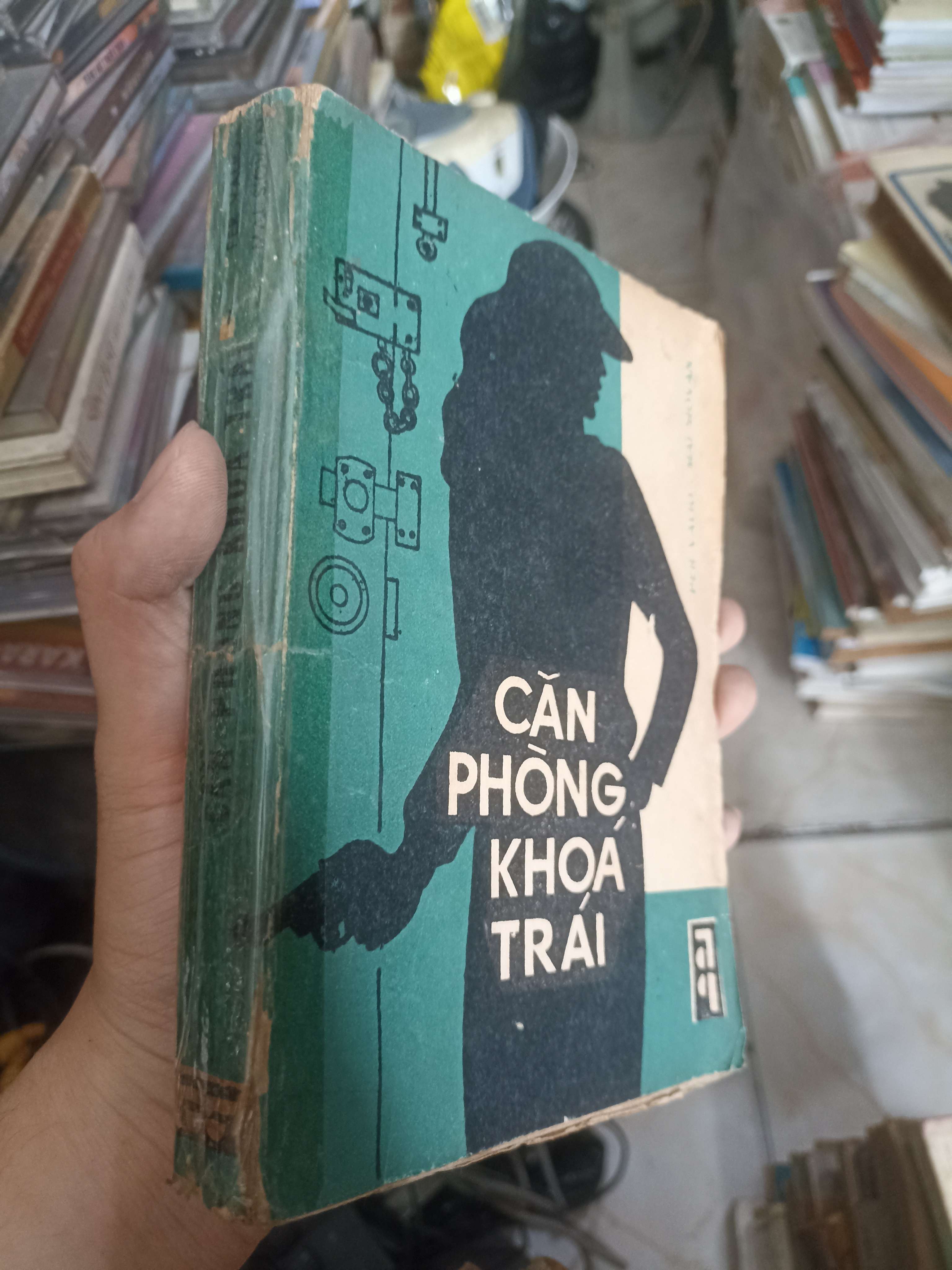 Căn phòng khóa trái 1986 (Tiểu Thuyết) KSX