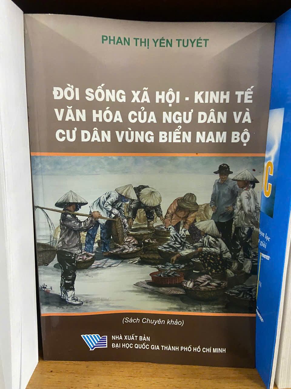 Đời sống xã hội kinh tế văn hoá của ngư dân và cư dân vùng biển Nam Bộ - Phan Thị Yến Tuyết (Sách giáo khoa - giáo trình) VAVO