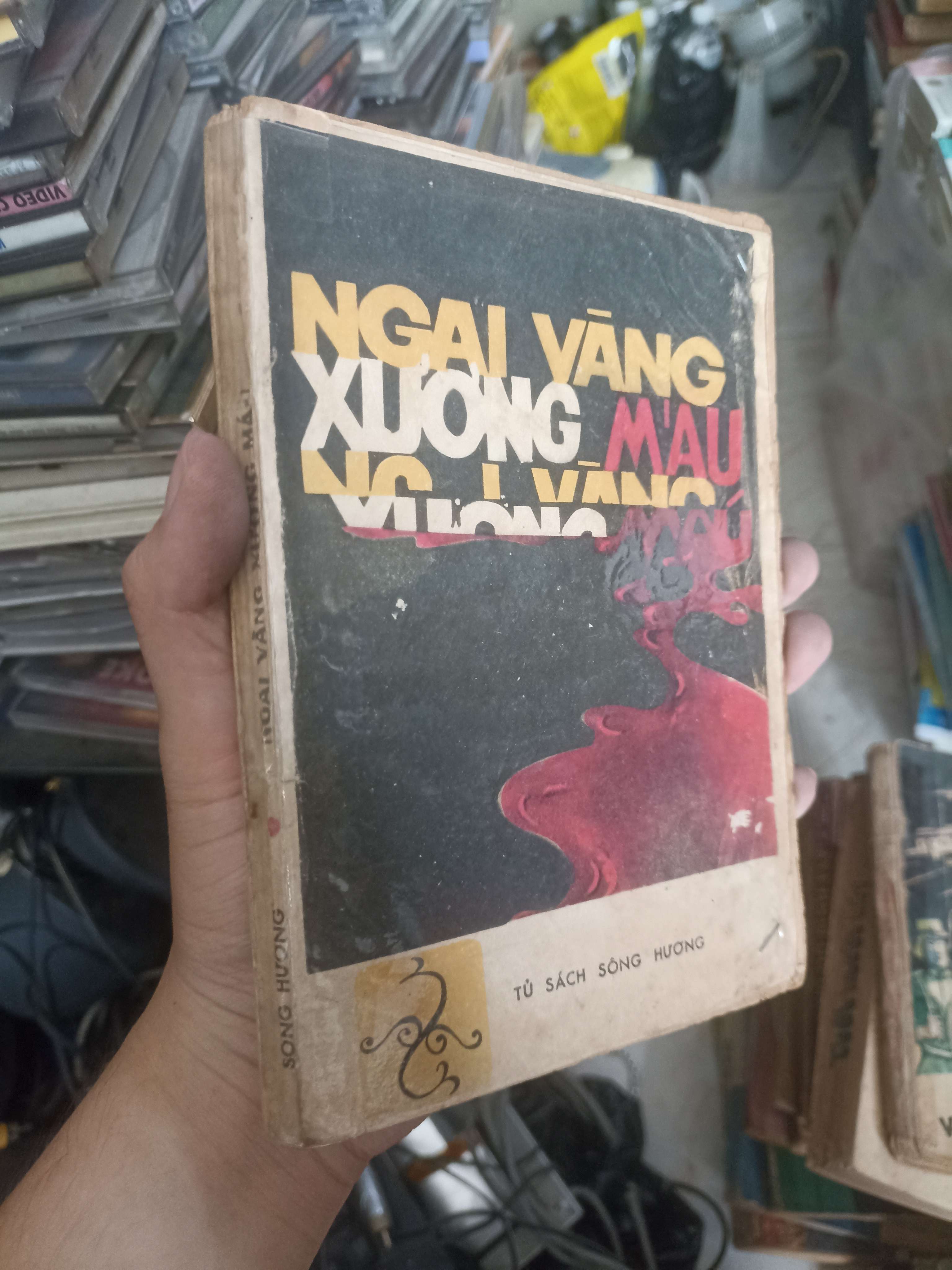Ngai vàng xương máu (Tủ sách Sông Hương) 1988 (Tiểu Thuyết) KSX