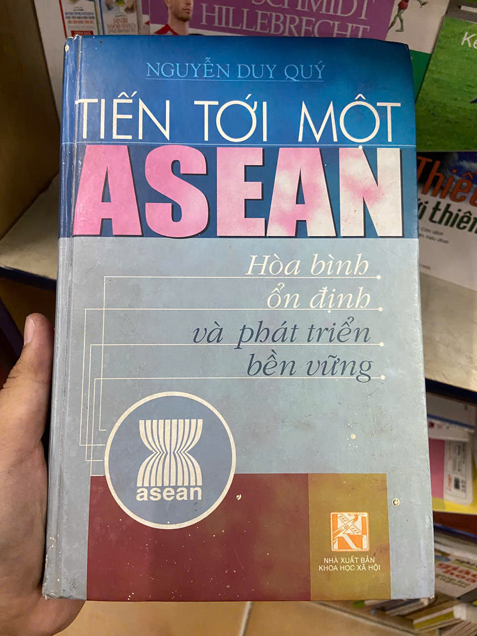 Tiến đến một ASEAN hoà bình, ổn định và phát triển bền vững - Nguyễn Duy Quý (Sách giáo khoa - giáo trình) VAVO