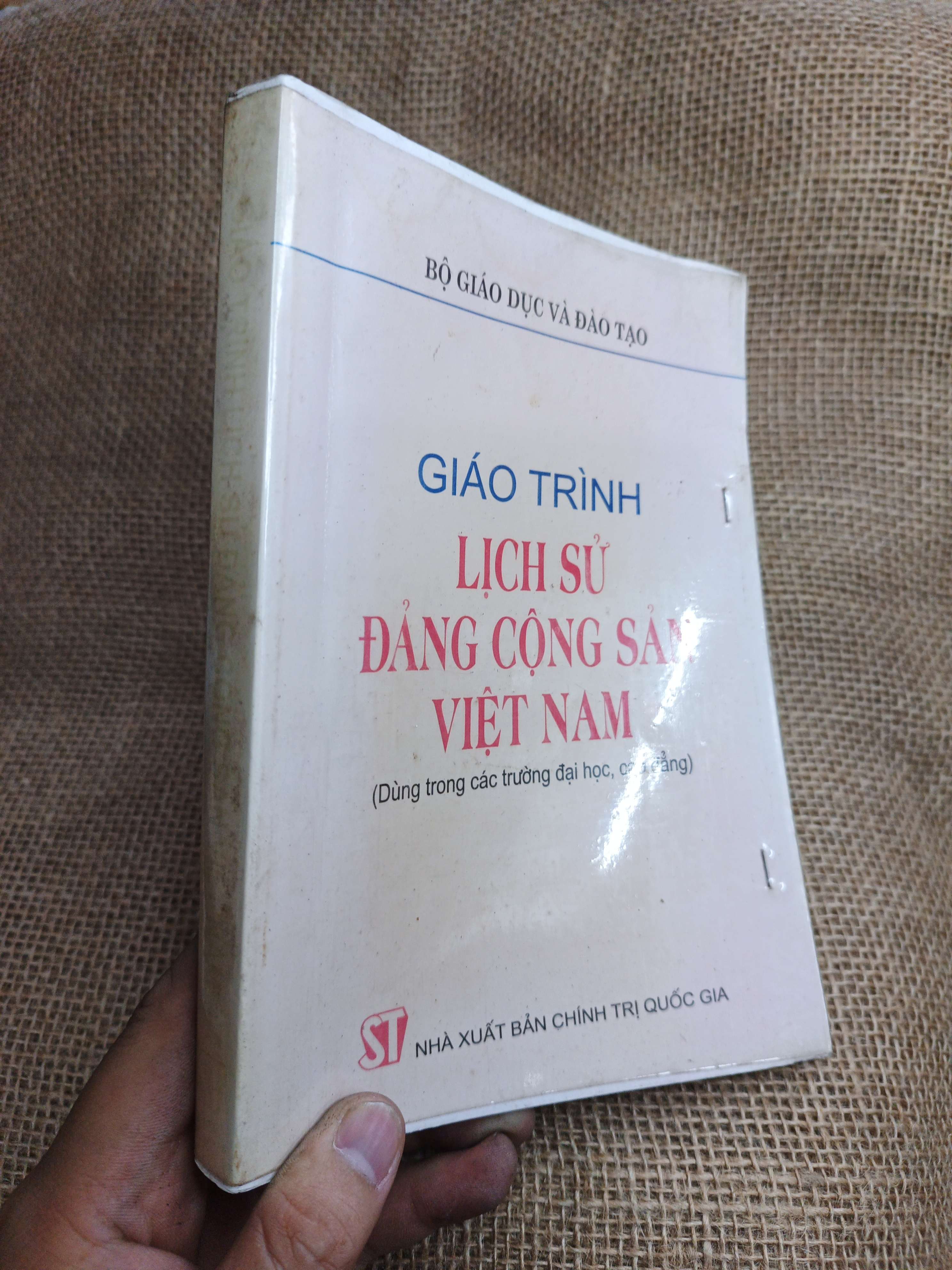 Giáo Trình Lịch Sử Đảng Cộng Sản Việt Nam 2004 mới 80% ố bạc màu bìa (Giáo trình đại học - cao đẳng) HLSC