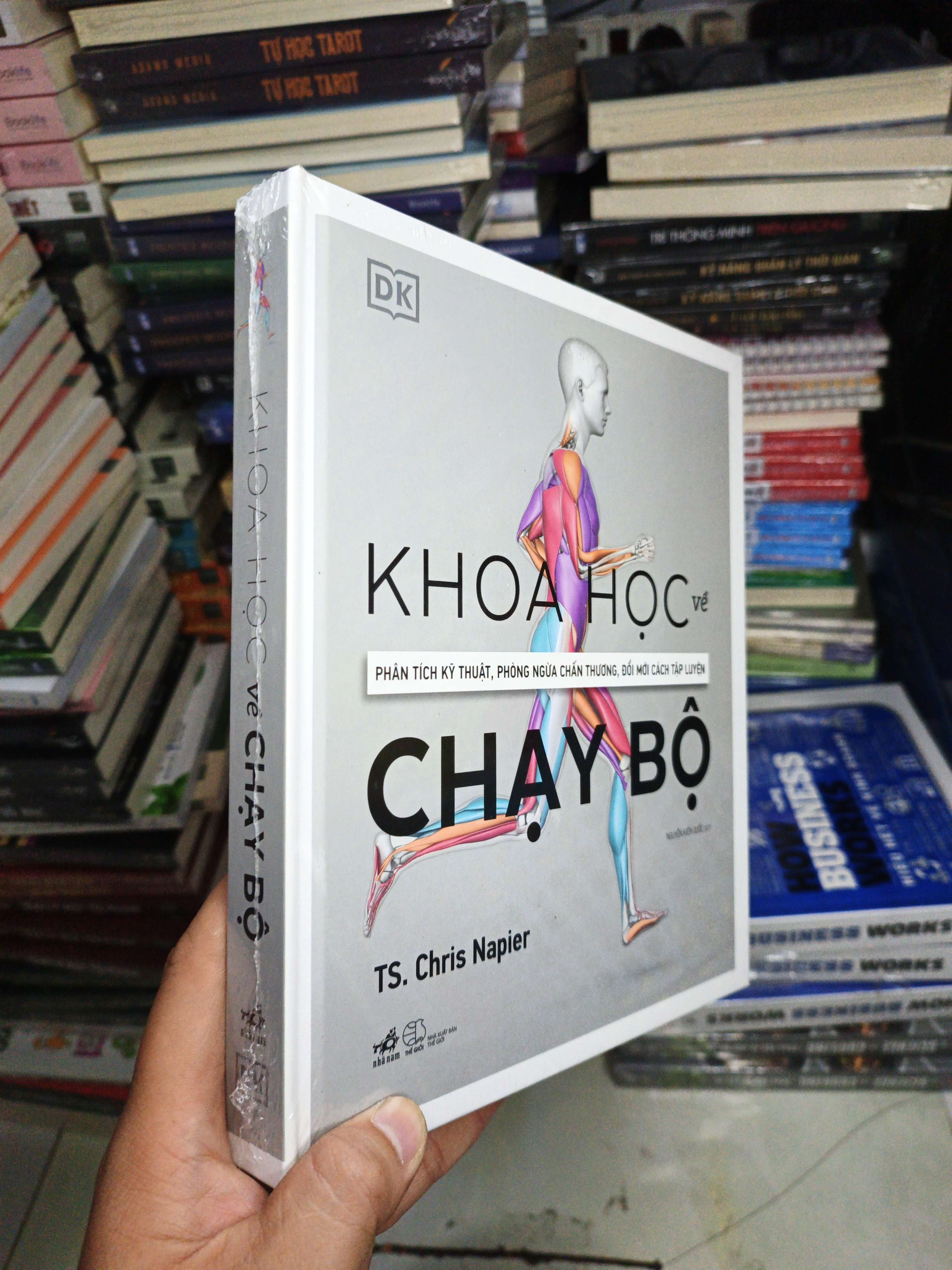 Khoa Học Về Chạy Bộ: Phân Tích Kỹ Thuật, Phong Ngừa Chấn Thương, Đổi Mới Cách Tập Luyện - Chris Napier mới 100% (Sách Y học - Sức khỏe - Thể thao) NENA