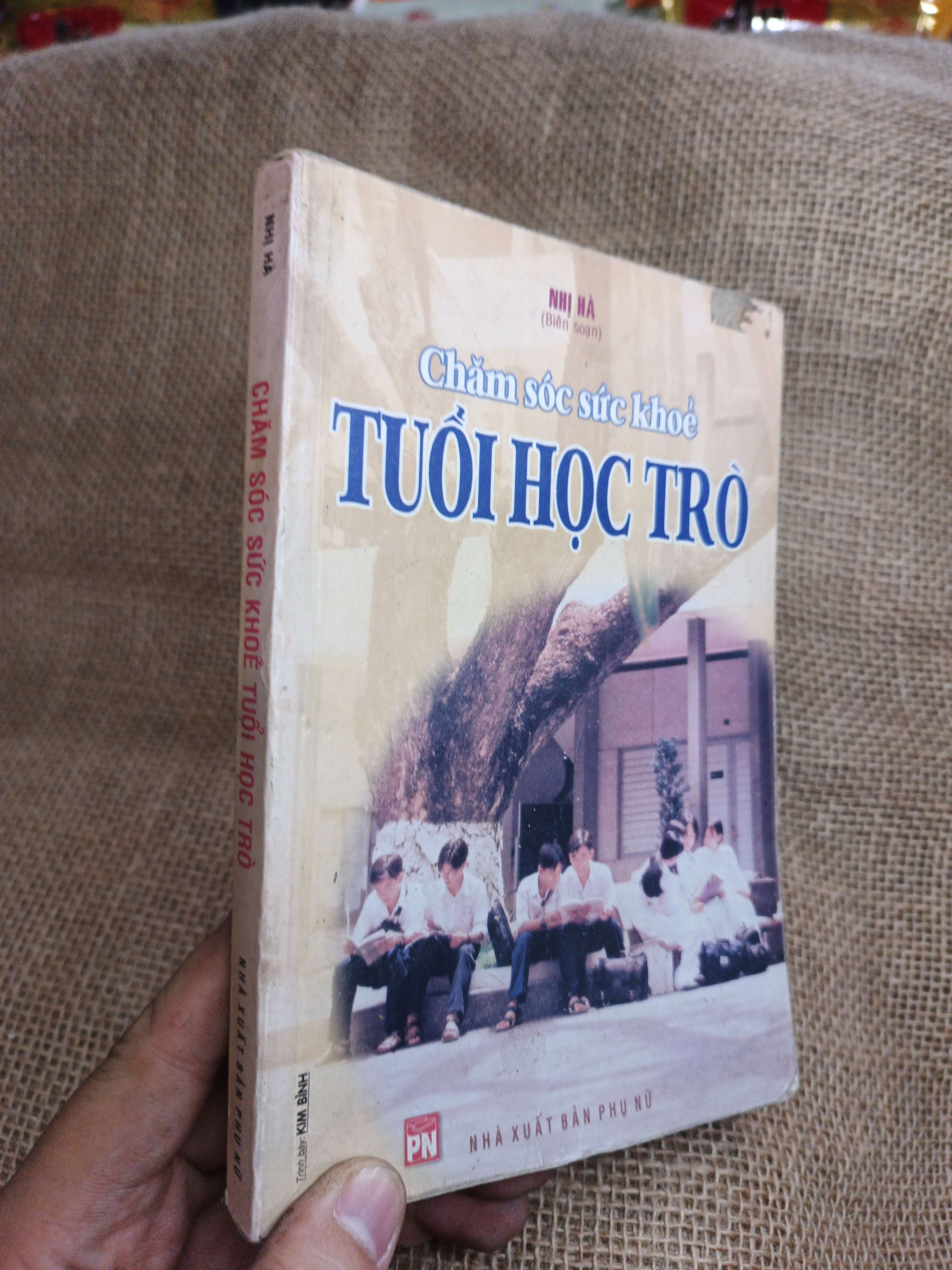 Chăm Sóc Sức Khỏe Tuổi Học Trò 2004 mới 80% ố (Sách Y học - Sức khỏe - Thể thao) HLSC