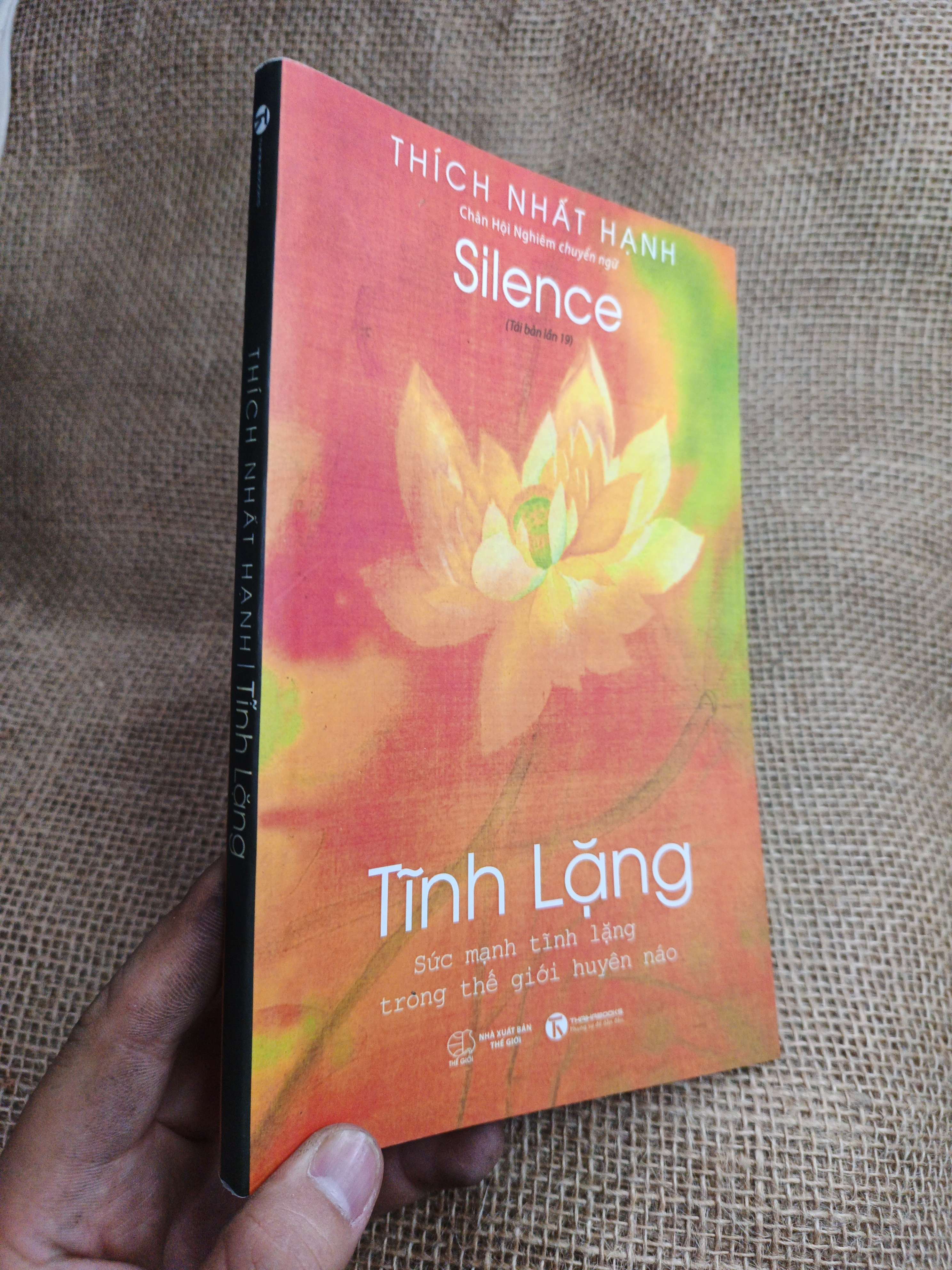 Tĩnh Lặng - Thích Nhất Hạnh sách in (Sách văn học) HLSC