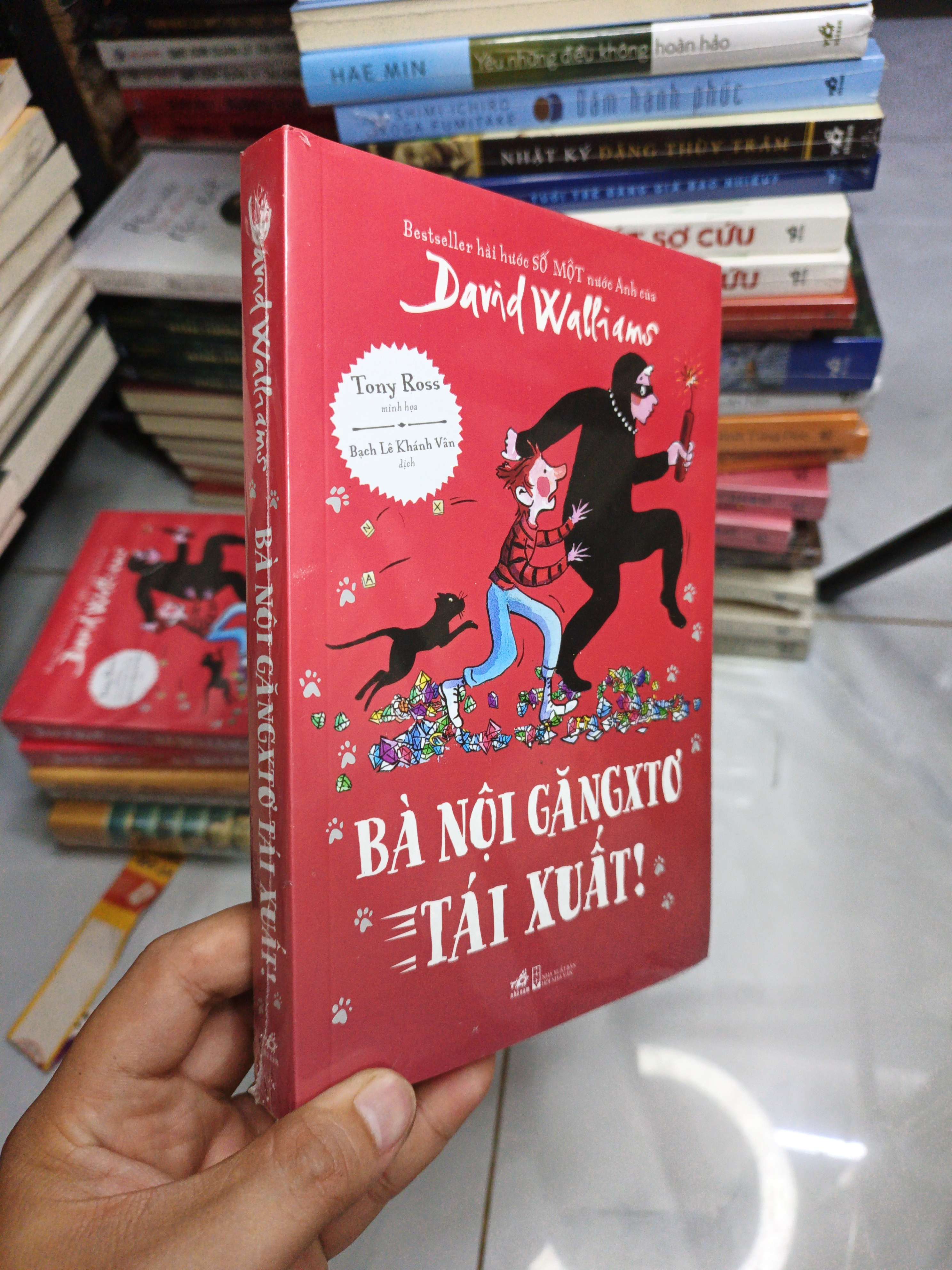 Bà Nội Găngxtơ Tái Xuất! - David Walliams mới 100% (Sách văn học) NENA
