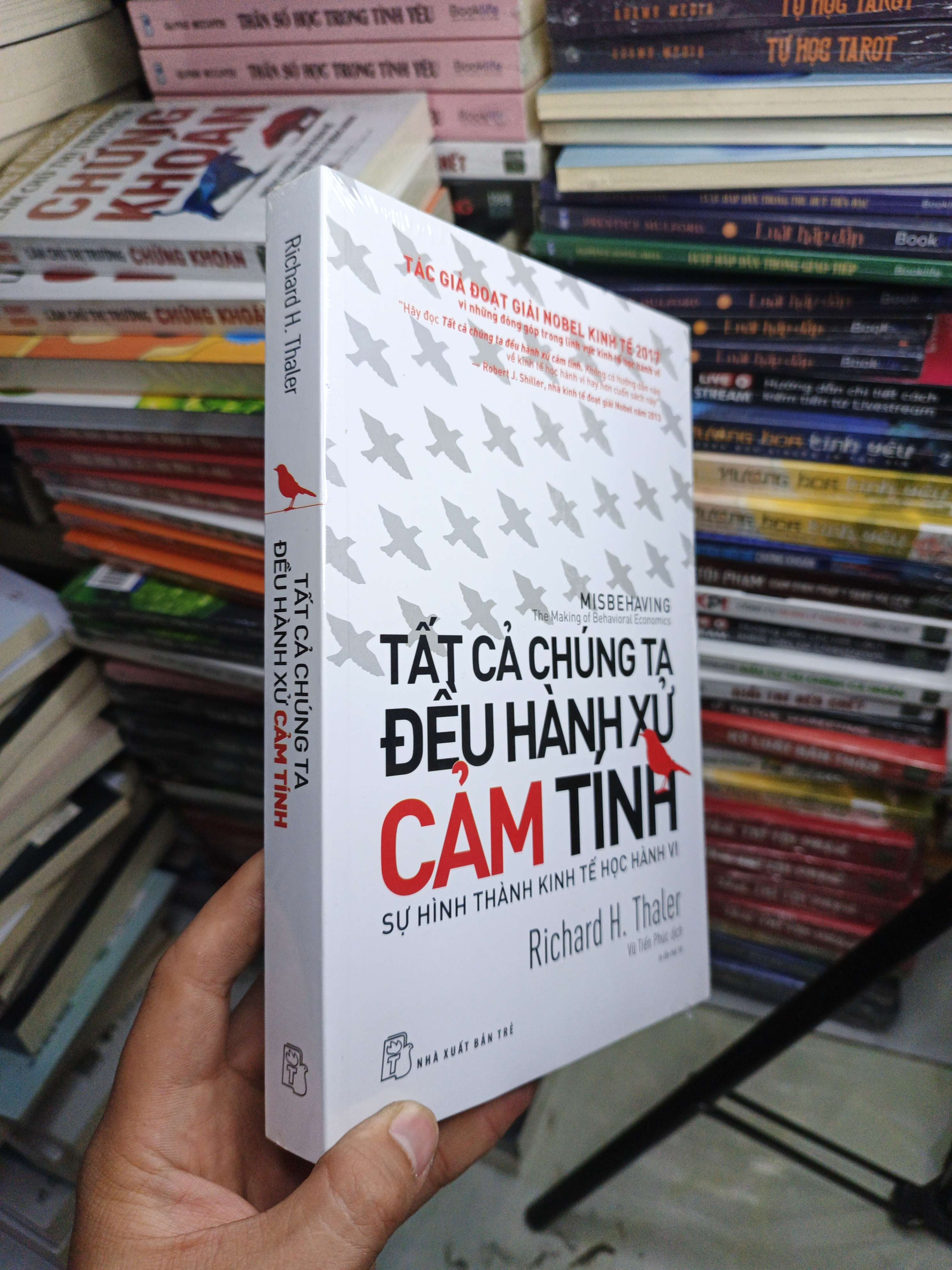 Tất Cả Chúng Ta Đều Hành Xử Cảm Tính - Richard H. Thaler mới 100% (Sách văn học) NENA