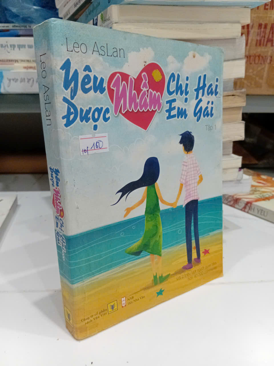 Yêu Nhầm Chị Hai Được Nhầm Em Gái - Tập 1 - Leo AsLan (Sách văn học) TKB