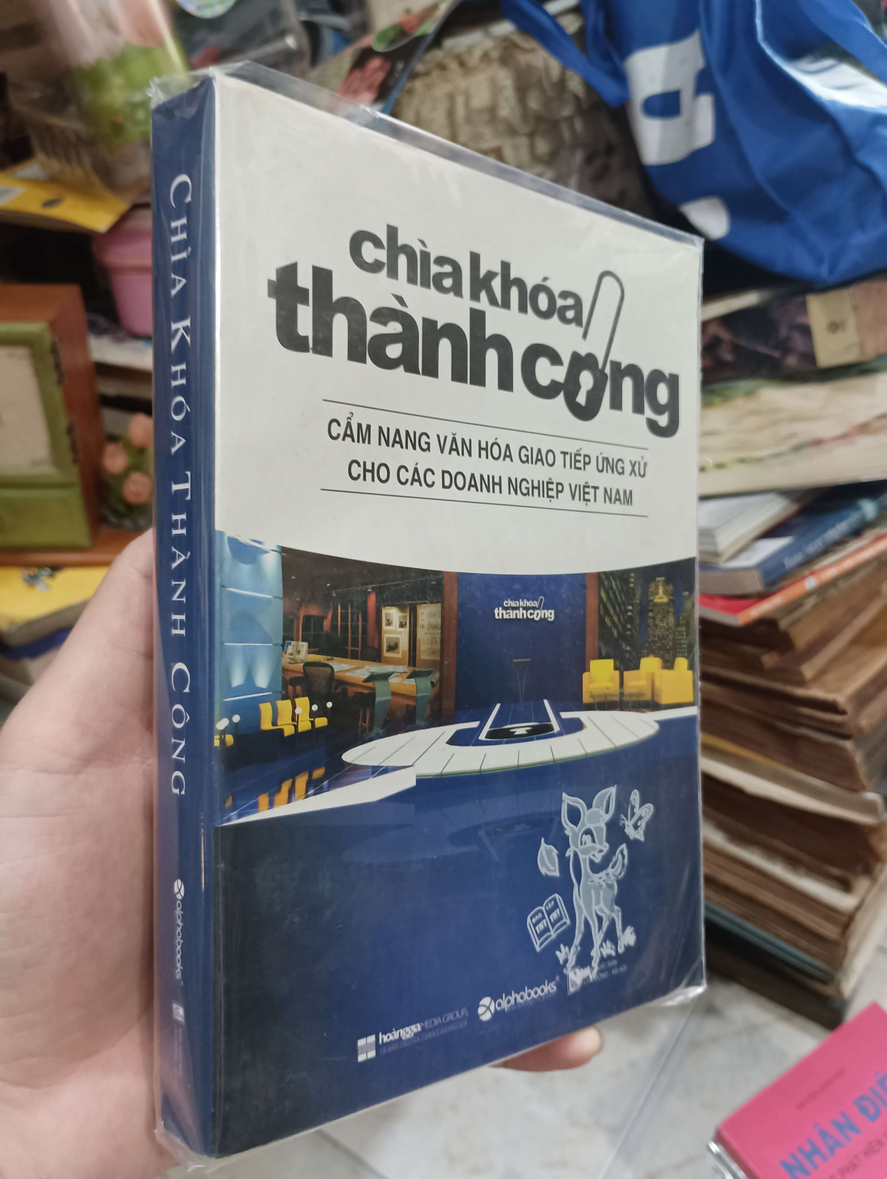 Chìa khóa thành công - Cẩm nang văn hóa giao tiếp ứng xử cho các doanh nghiệp Việt Nam 2010 (Kinh doanh - Marketing) KSX