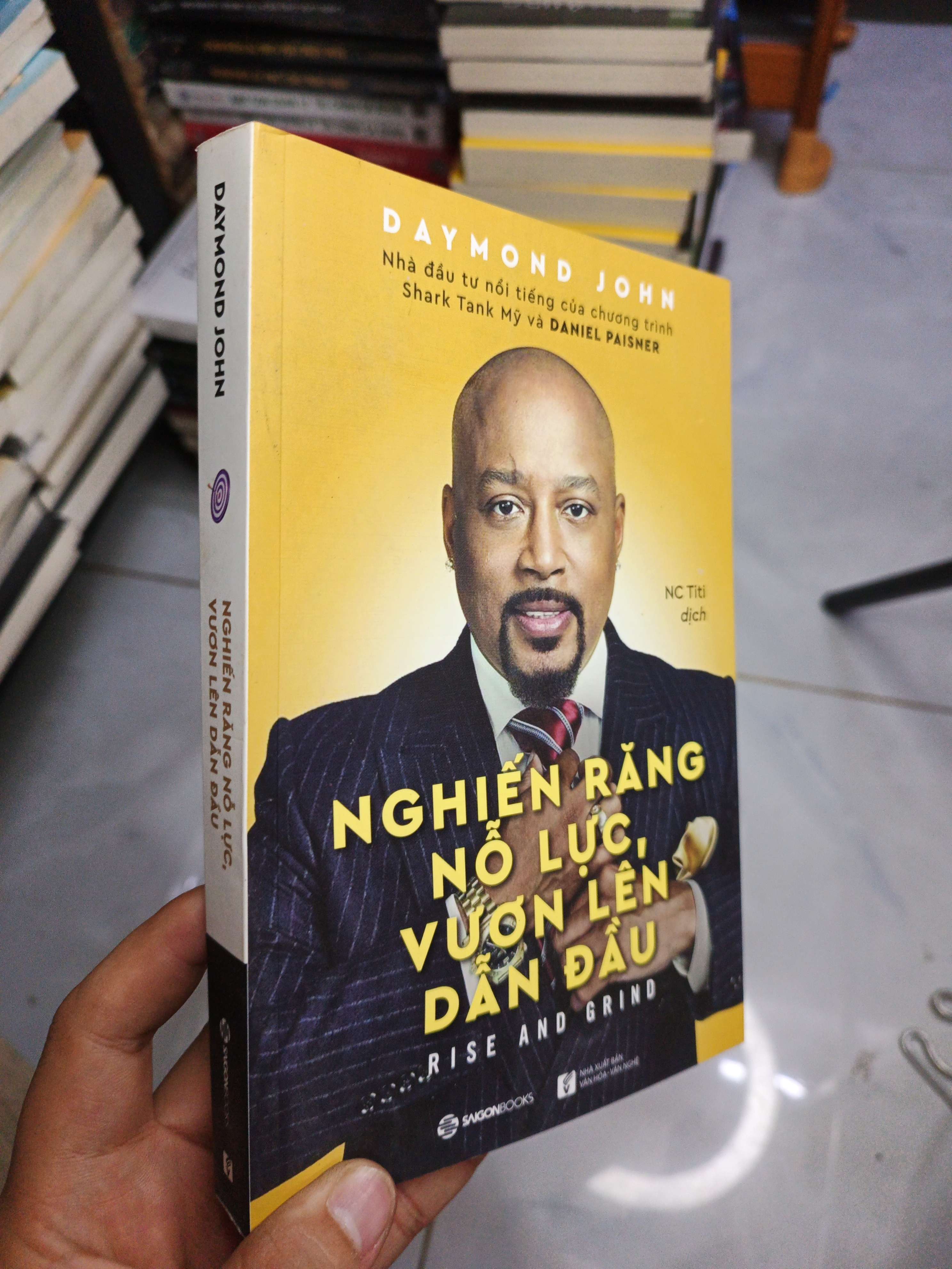 Nghiến Răng Nỗ Lực, Vươn Lên Dẫn Đầu Rise And Grind - Daymond John mới 90% (Sách văn học) NENA