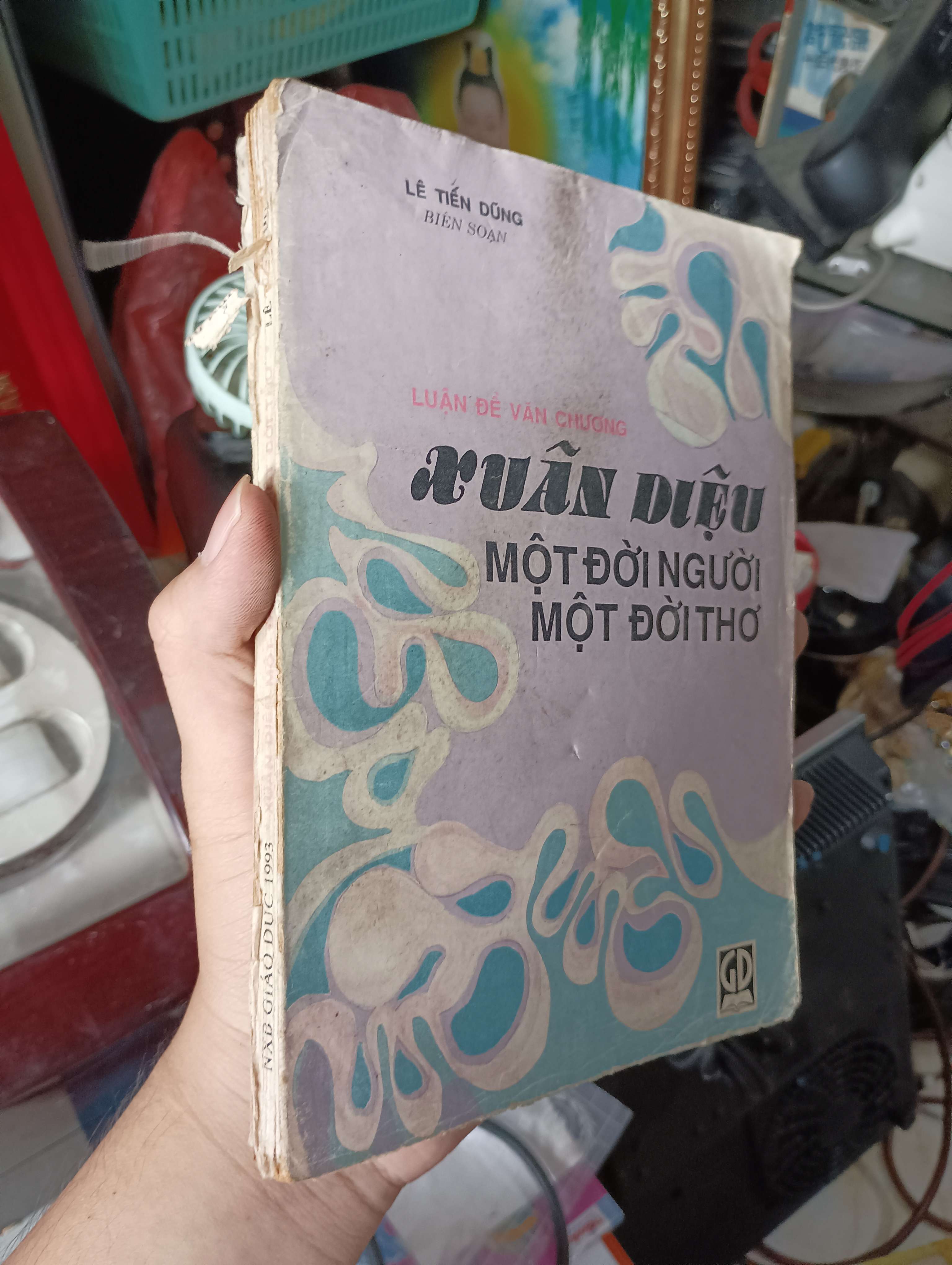 Xuân Diệu - Một đời người một đời thơ (Luận đề văn chương) 1993 (Sách văn học) KSX